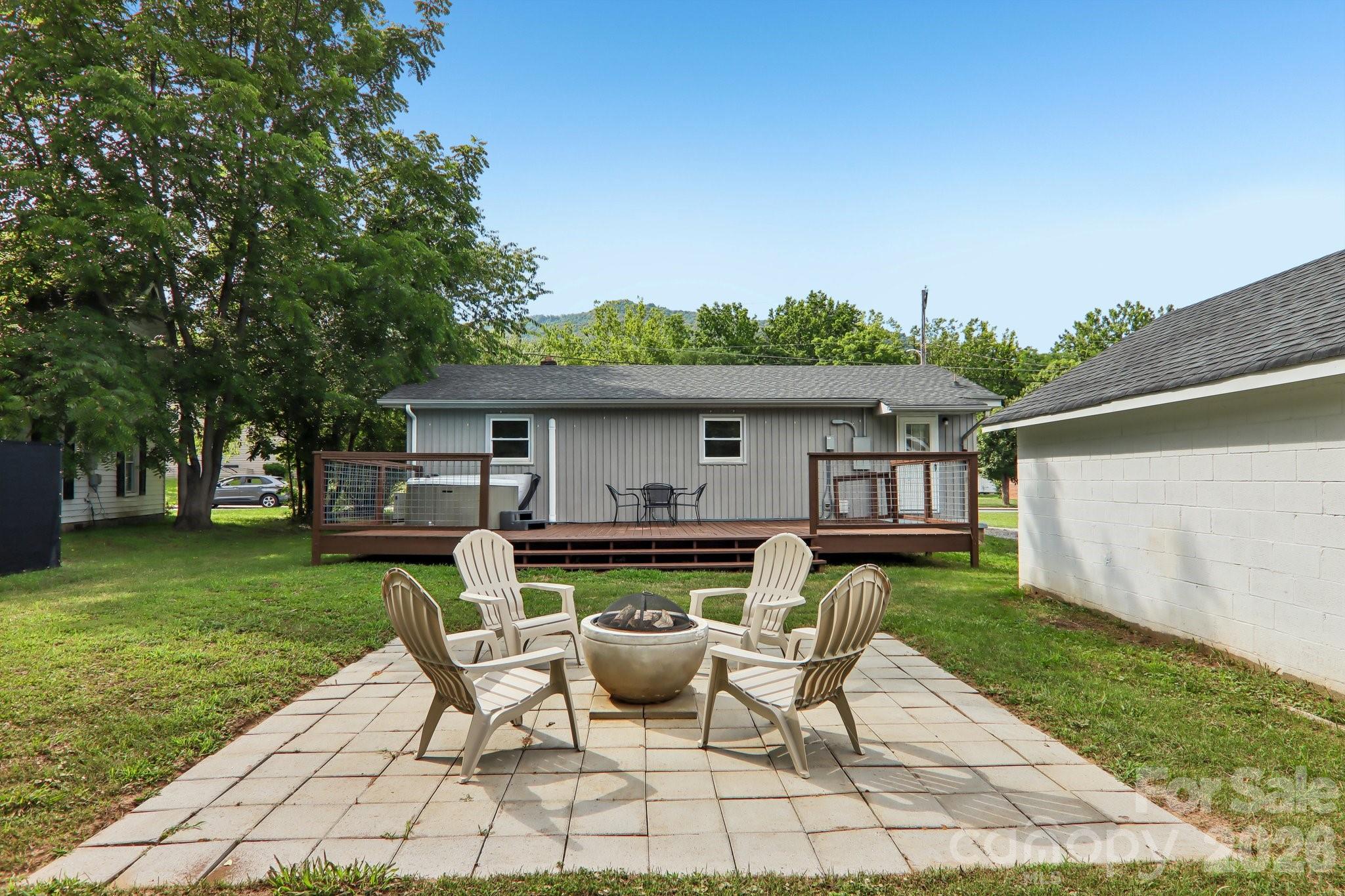 363 Killian Street — Waynesville