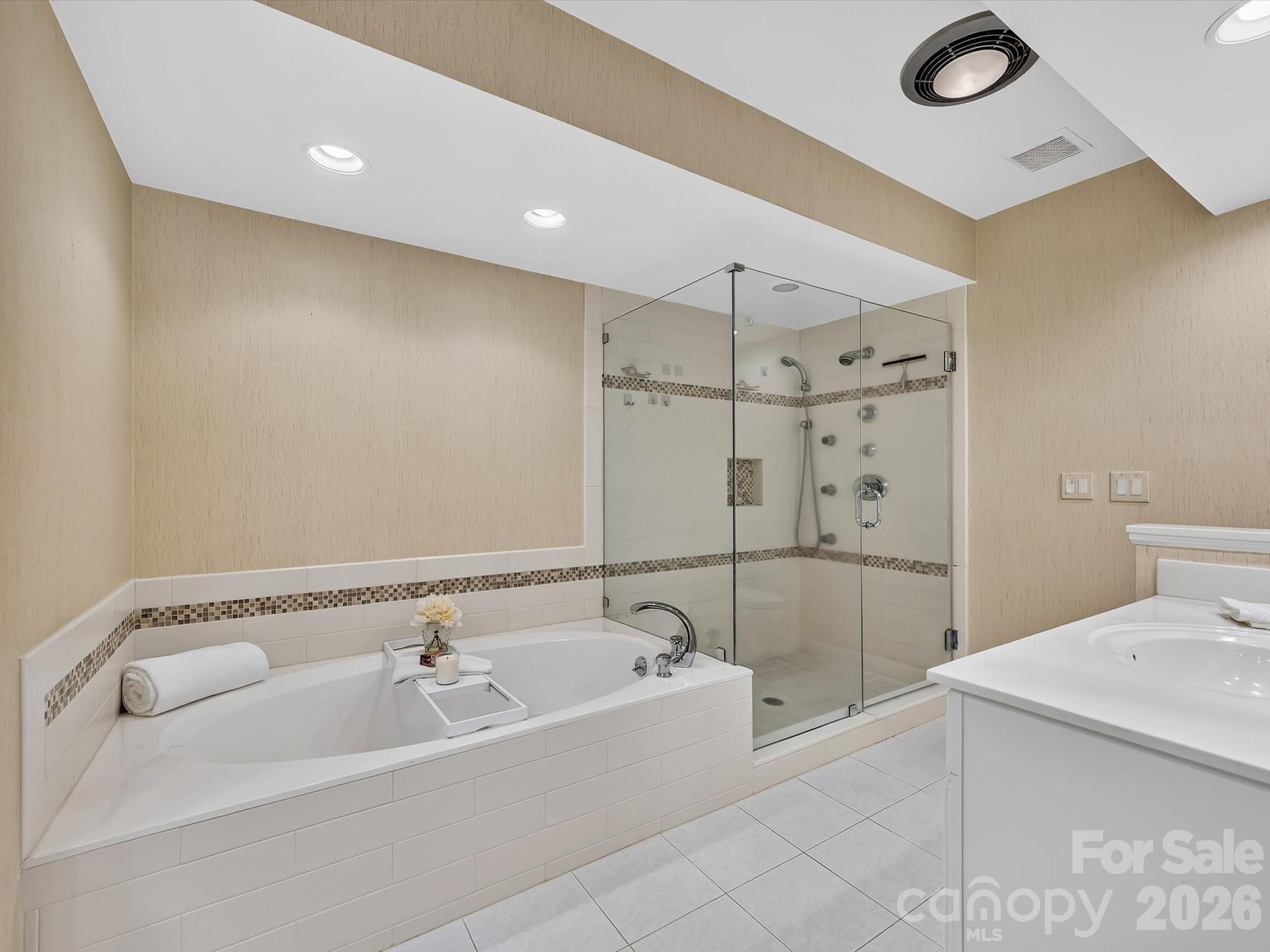 5719 Ballinard Lane — Charlotte