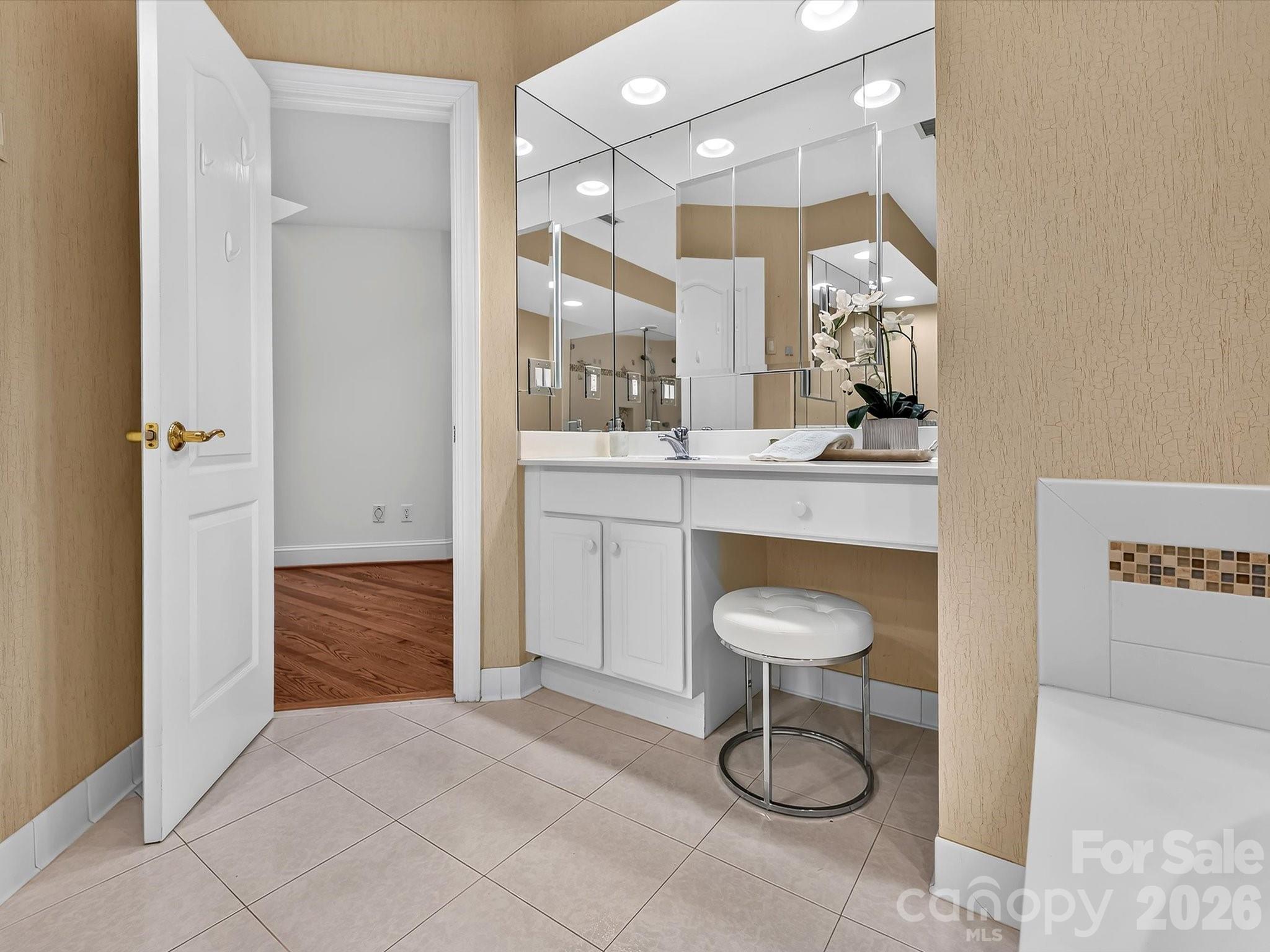 5719 Ballinard Lane — Charlotte