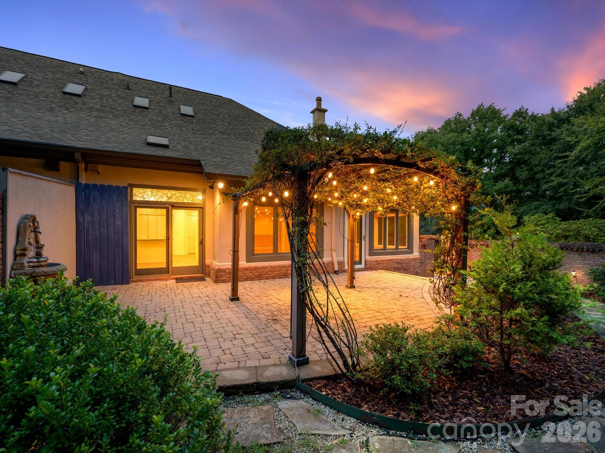 5719 Ballinard Lane — Charlotte