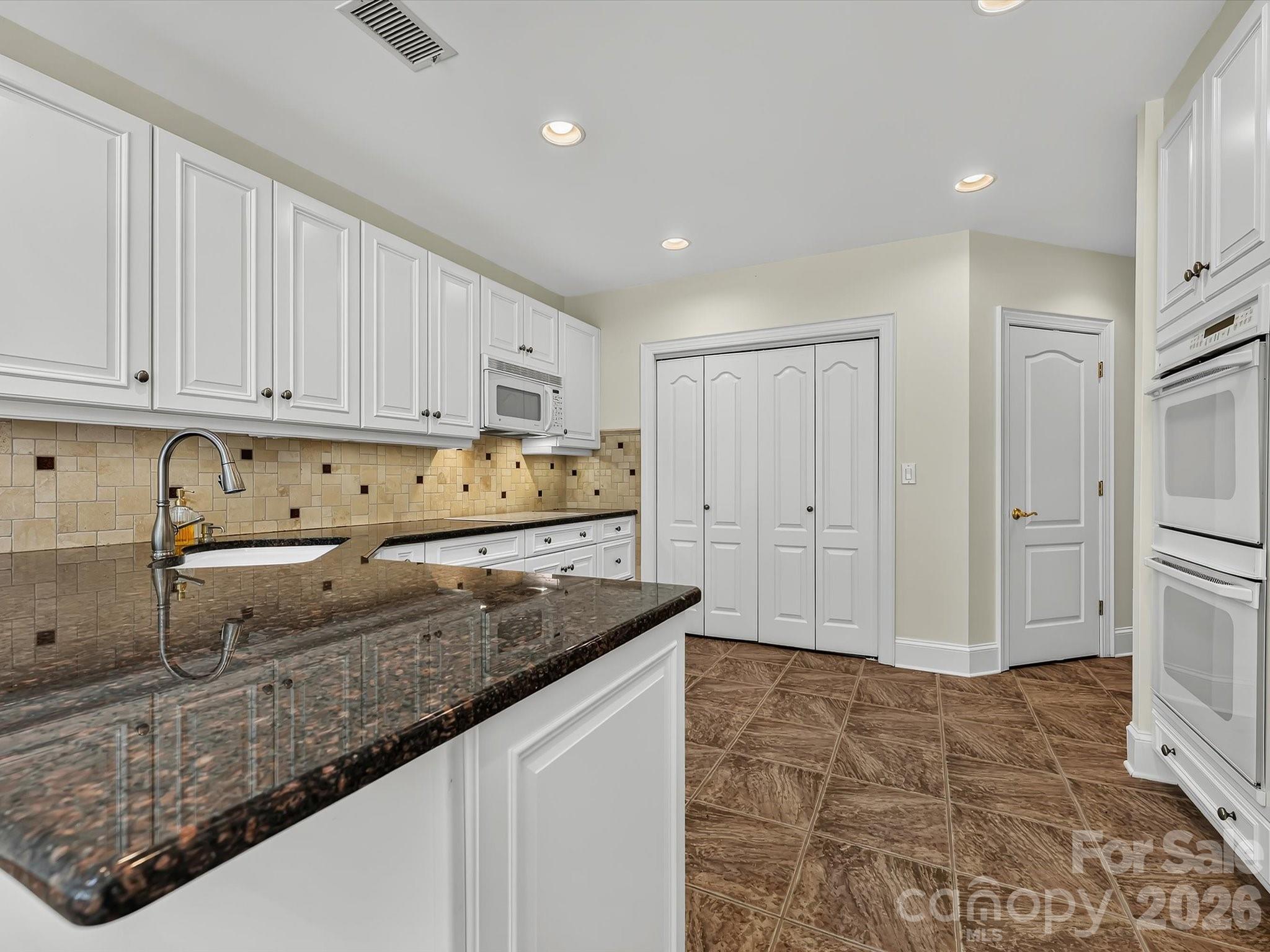 5719 Ballinard Lane — Charlotte