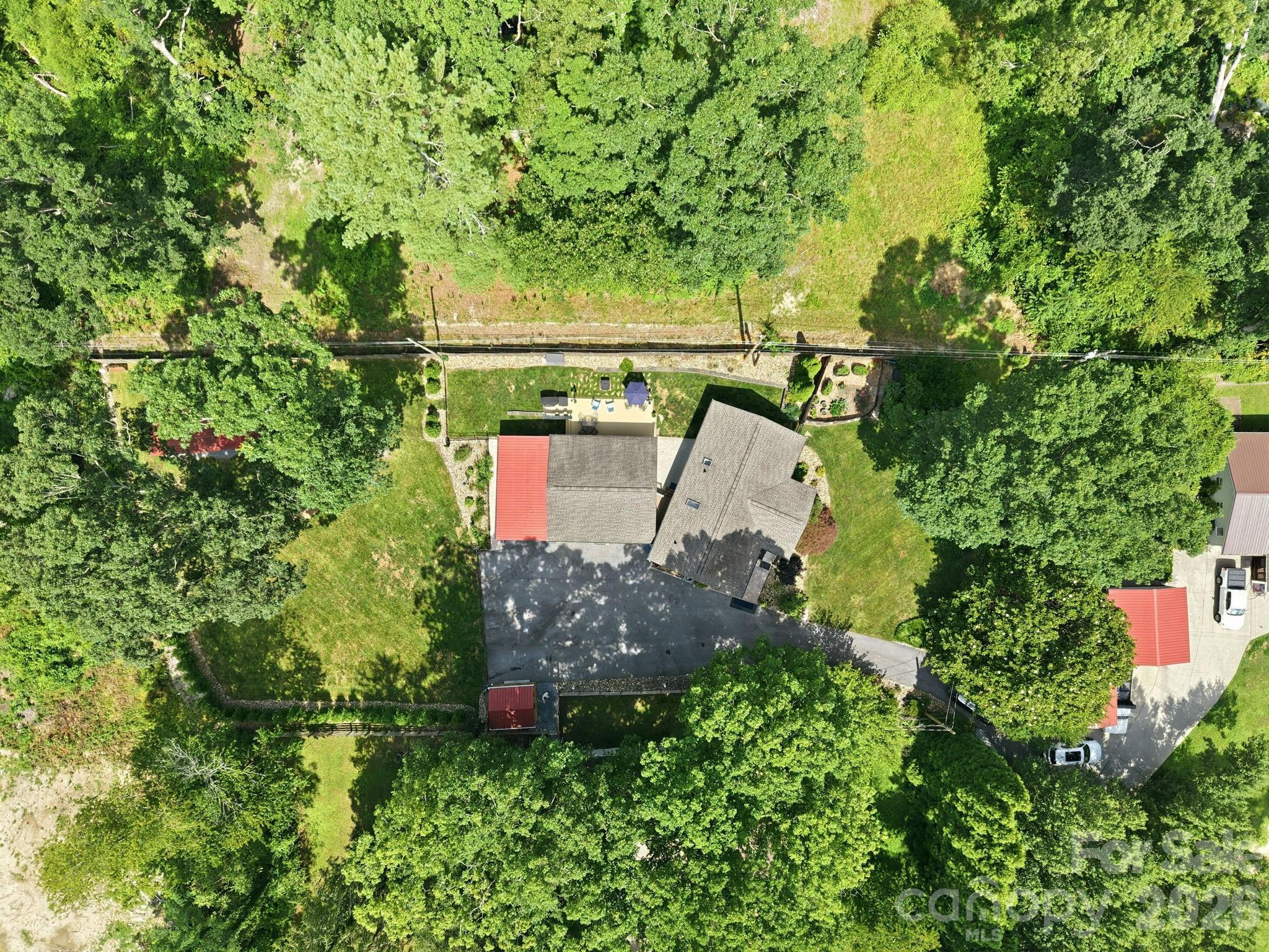 220 Bradshaw Avenue — Hendersonville
