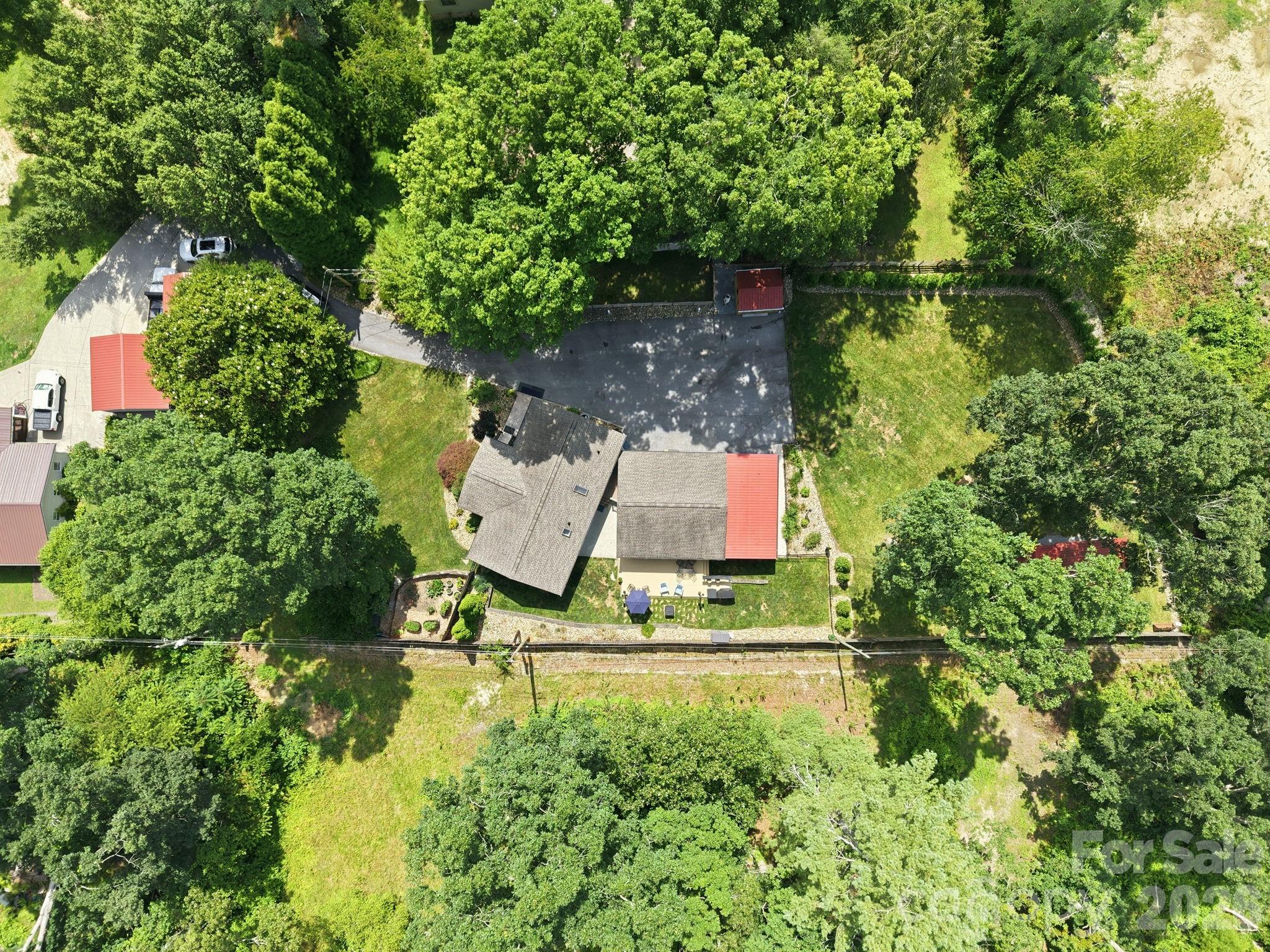 220 Bradshaw Avenue — Hendersonville