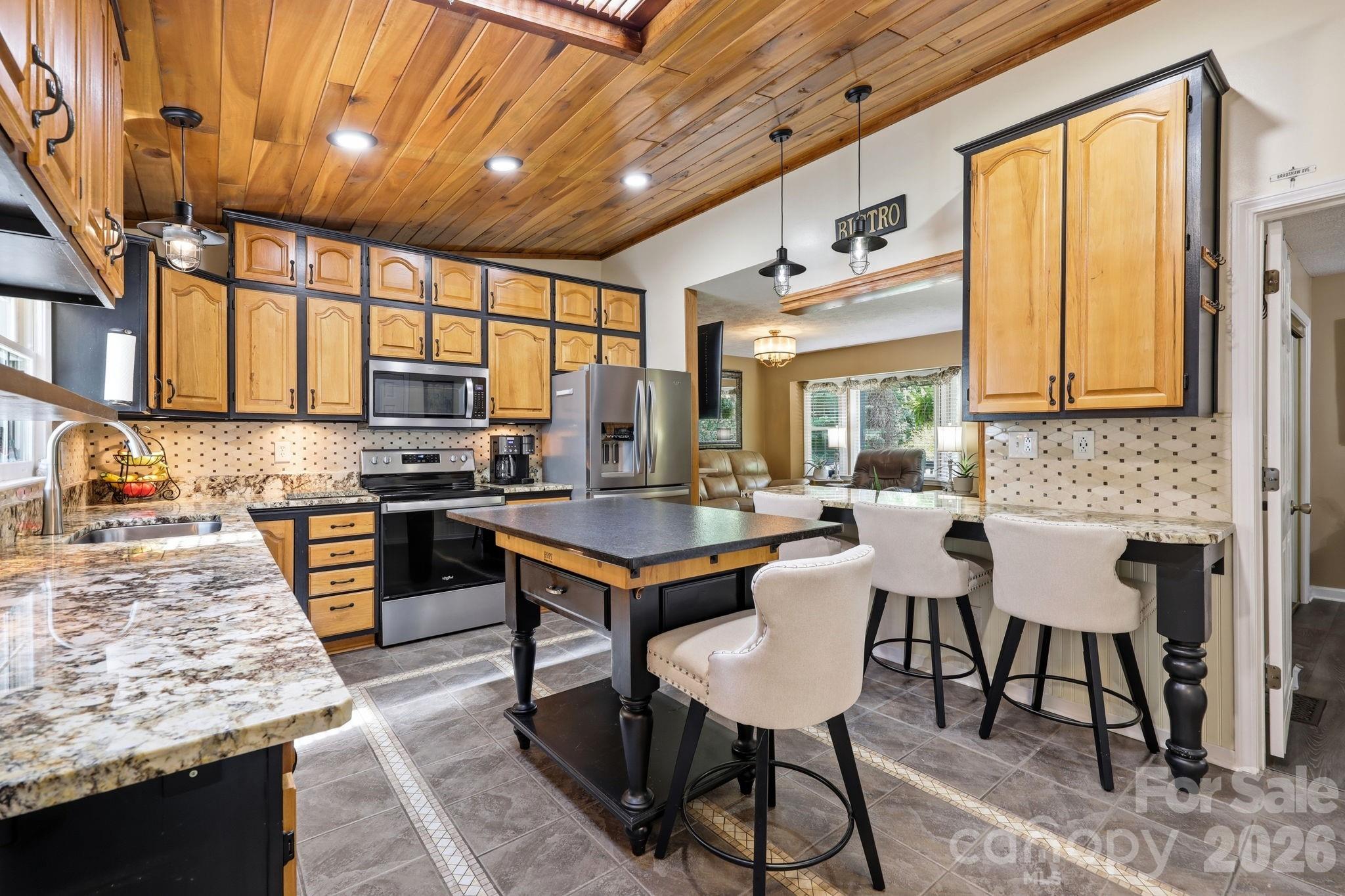 220 Bradshaw Avenue — Hendersonville