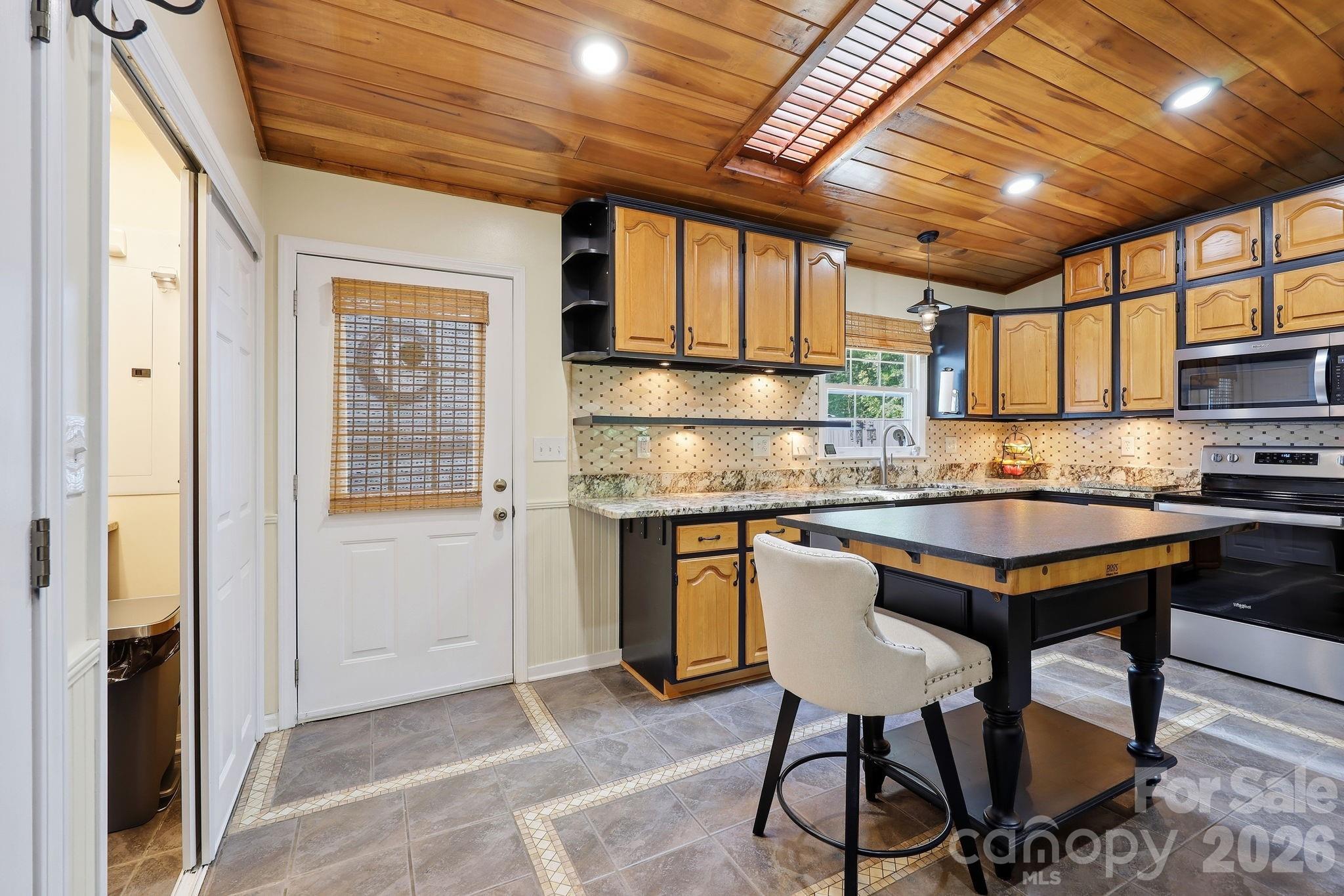 220 Bradshaw Avenue — Hendersonville