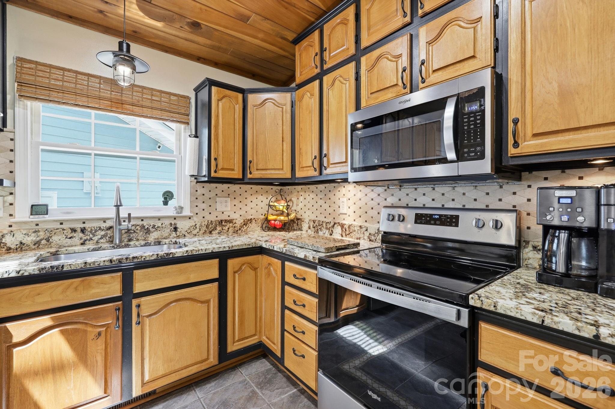 220 Bradshaw Avenue — Hendersonville