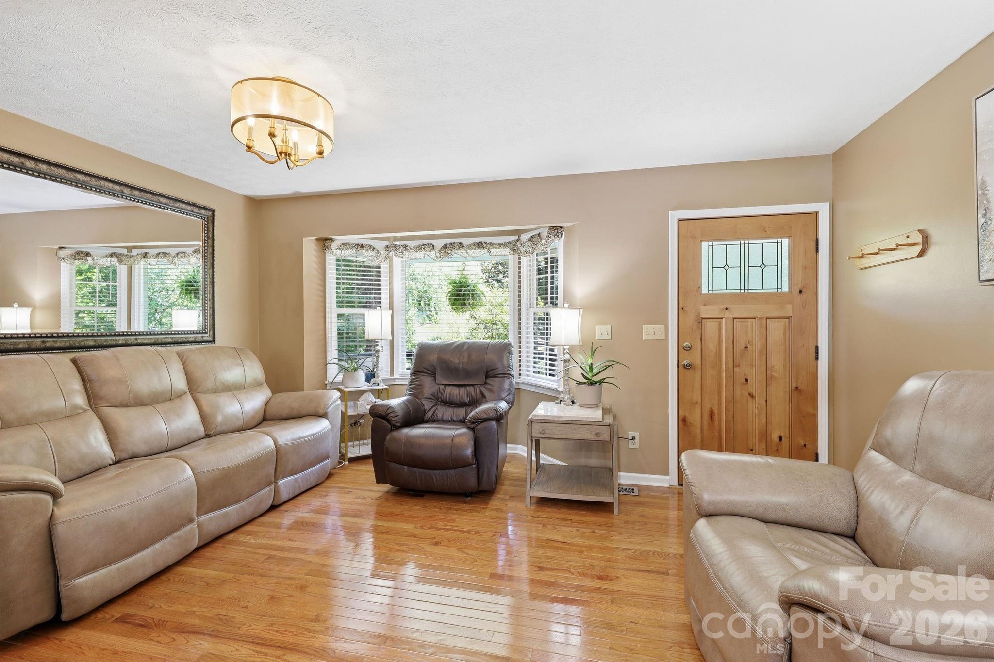 220 Bradshaw Avenue — Hendersonville