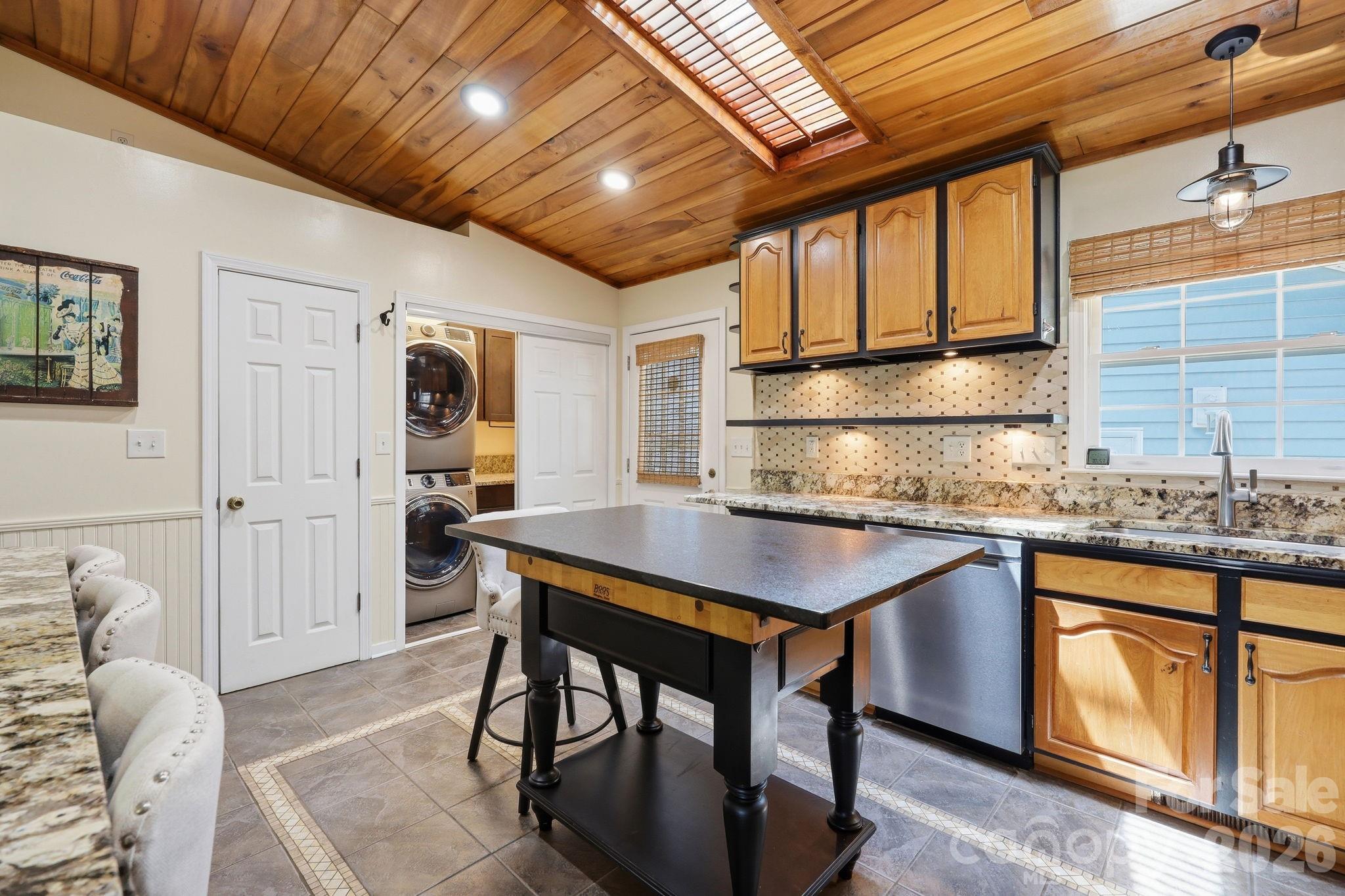 220 Bradshaw Avenue — Hendersonville