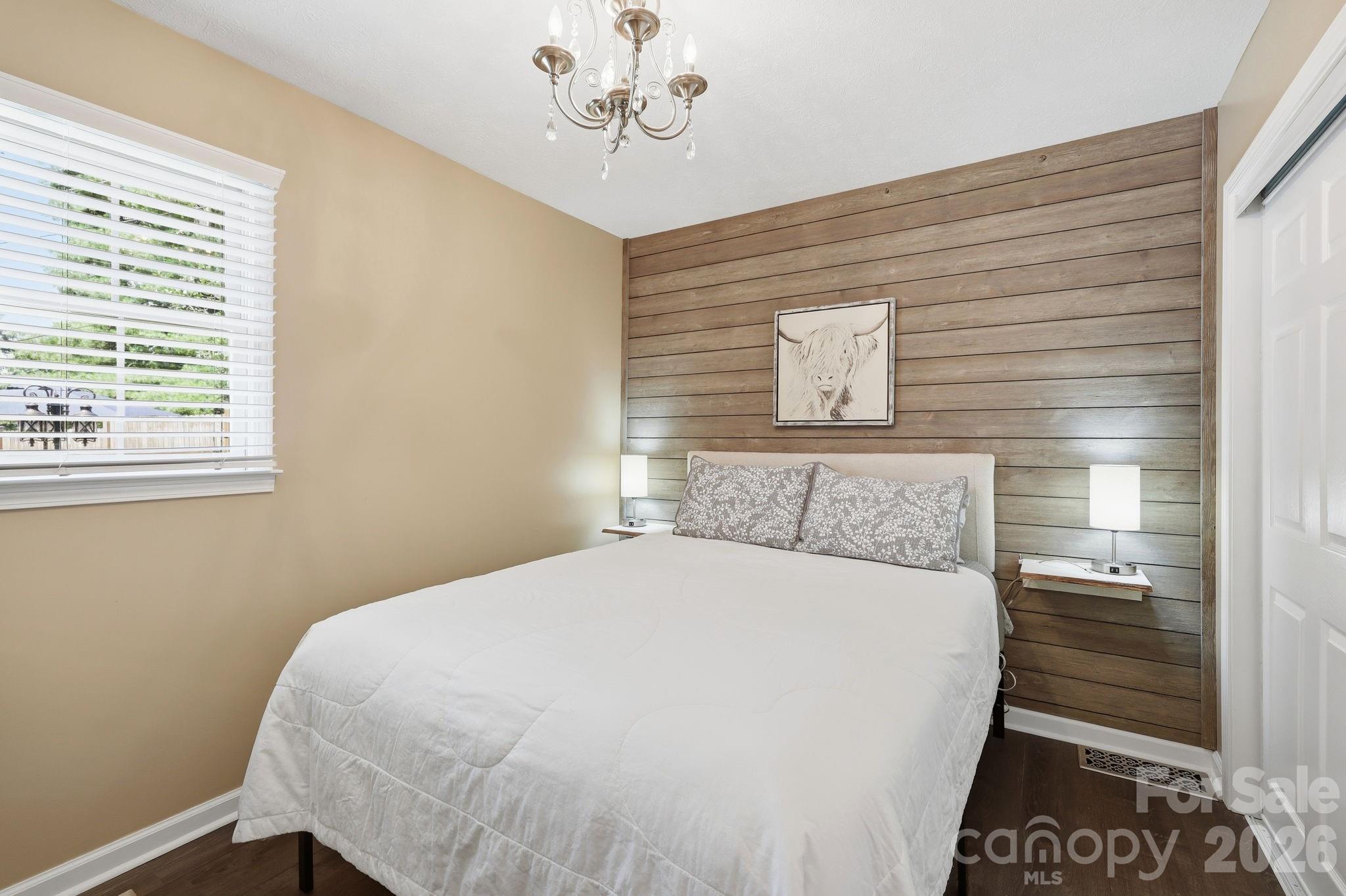 220 Bradshaw Avenue — Hendersonville