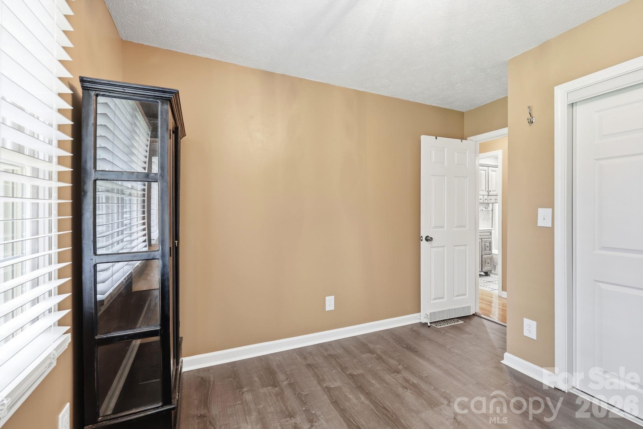 220 Bradshaw Avenue — Hendersonville