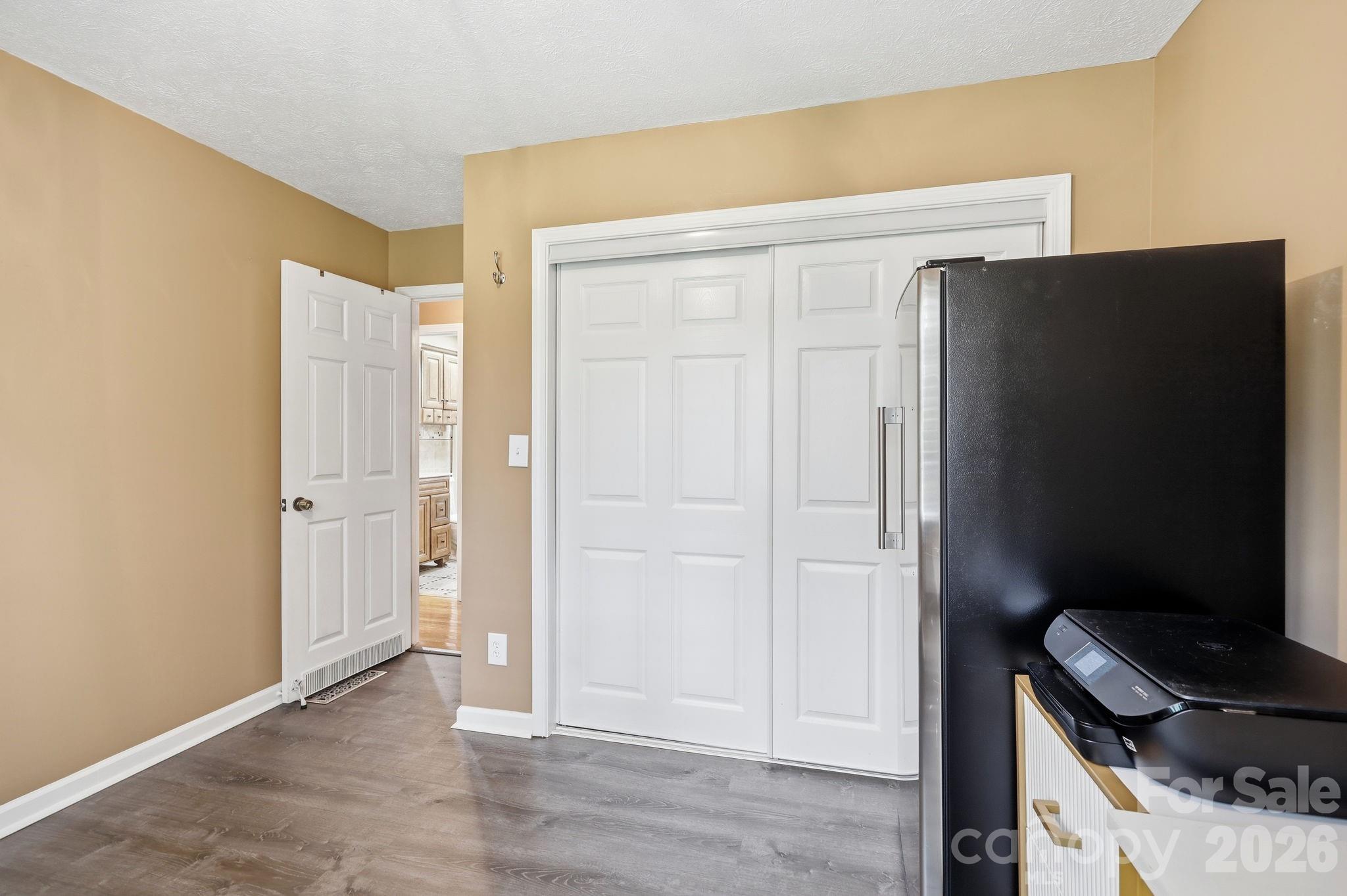 220 Bradshaw Avenue — Hendersonville