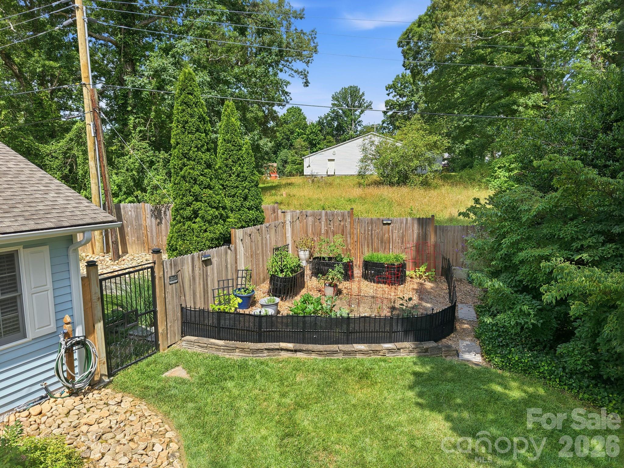 220 Bradshaw Avenue — Hendersonville