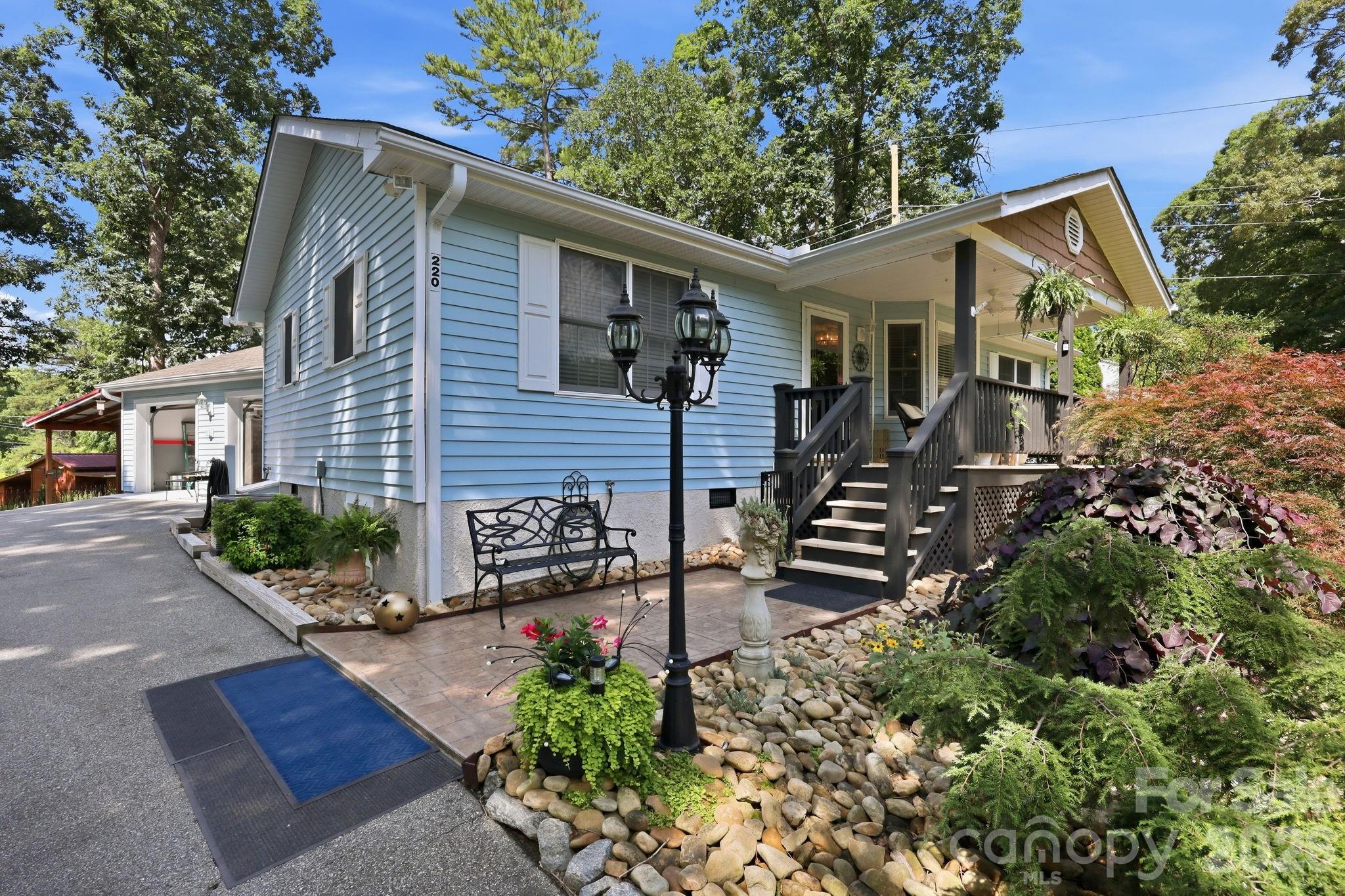 220 Bradshaw Avenue — Hendersonville