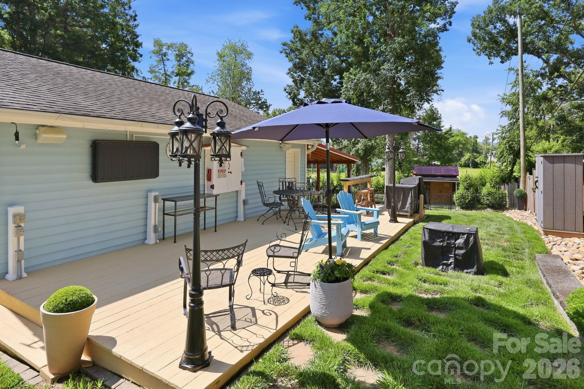 220 Bradshaw Avenue — Hendersonville