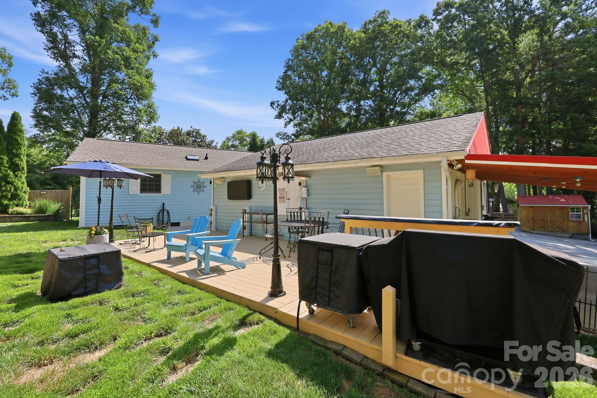 220 Bradshaw Avenue — Hendersonville