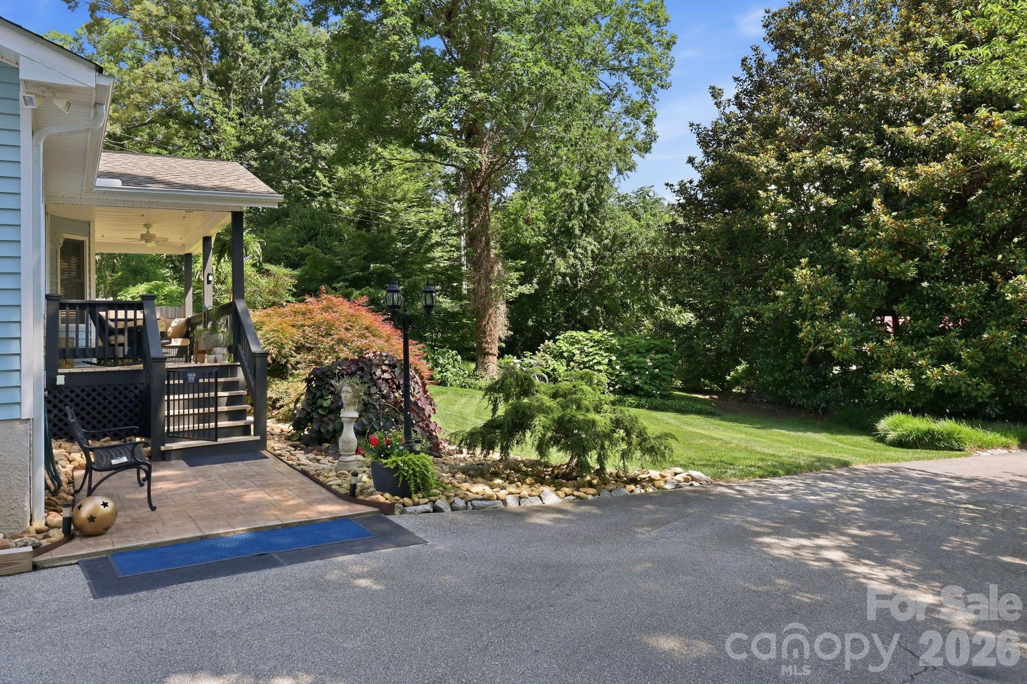 220 Bradshaw Avenue — Hendersonville