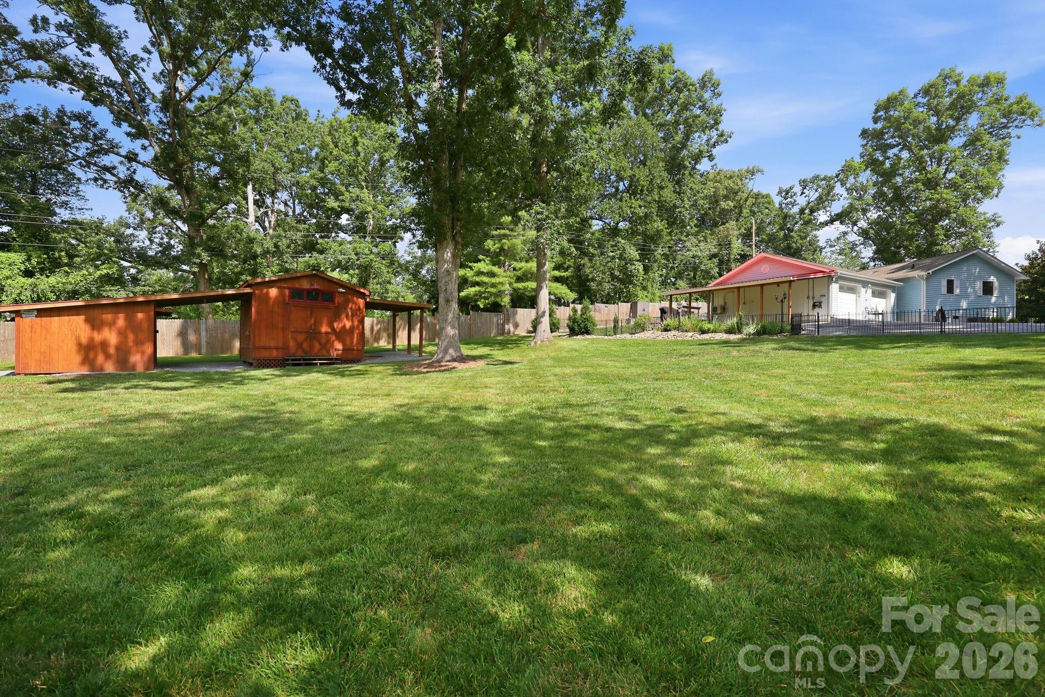 220 Bradshaw Avenue — Hendersonville