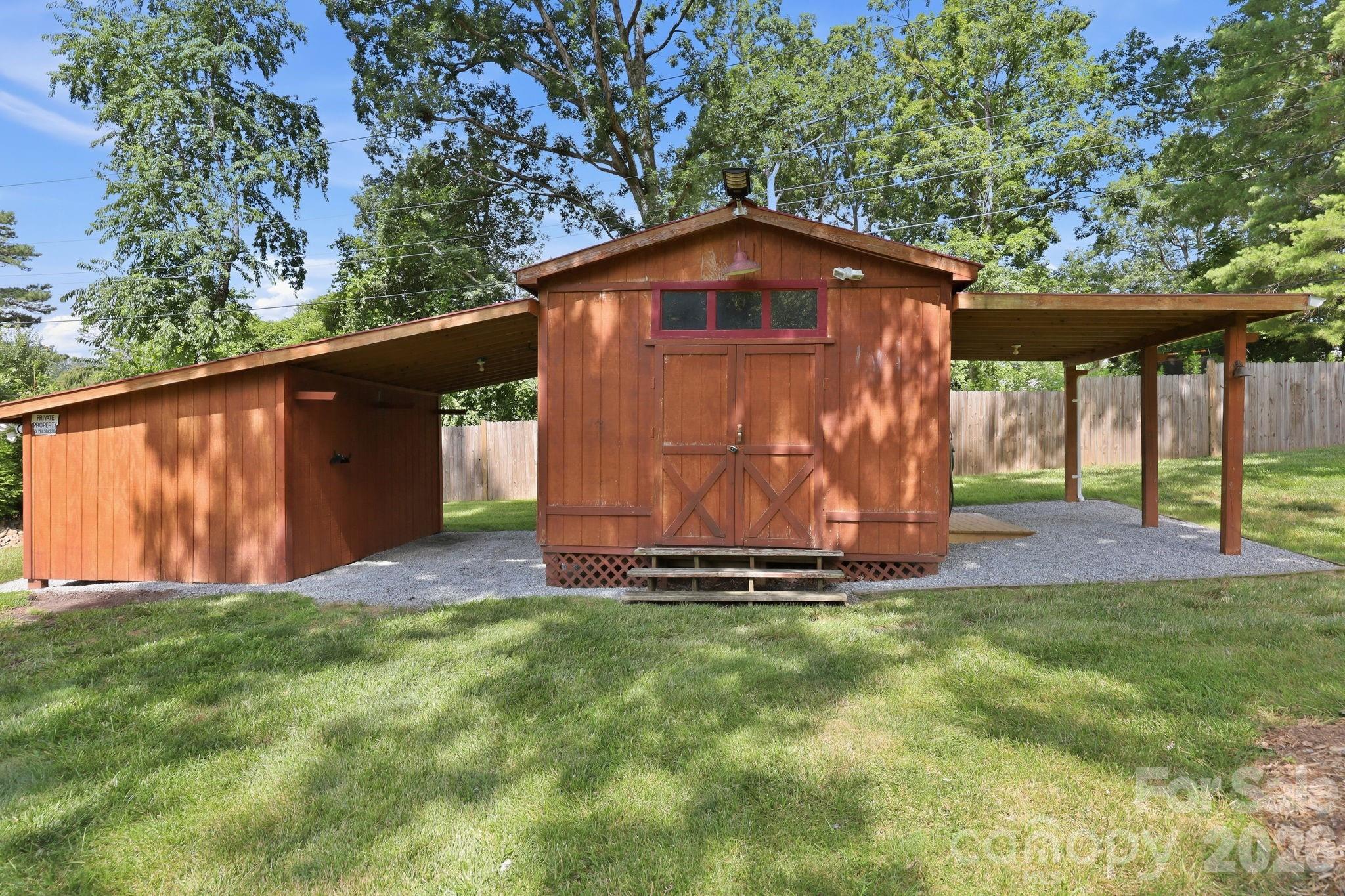 220 Bradshaw Avenue — Hendersonville