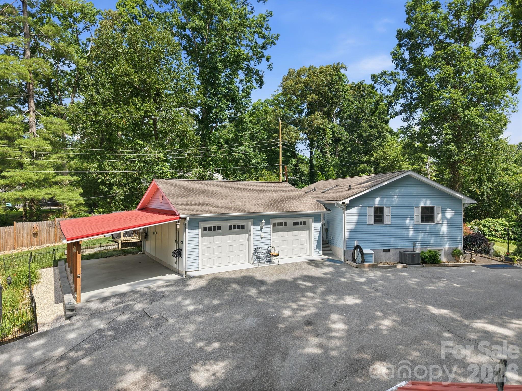 220 Bradshaw Avenue — Hendersonville