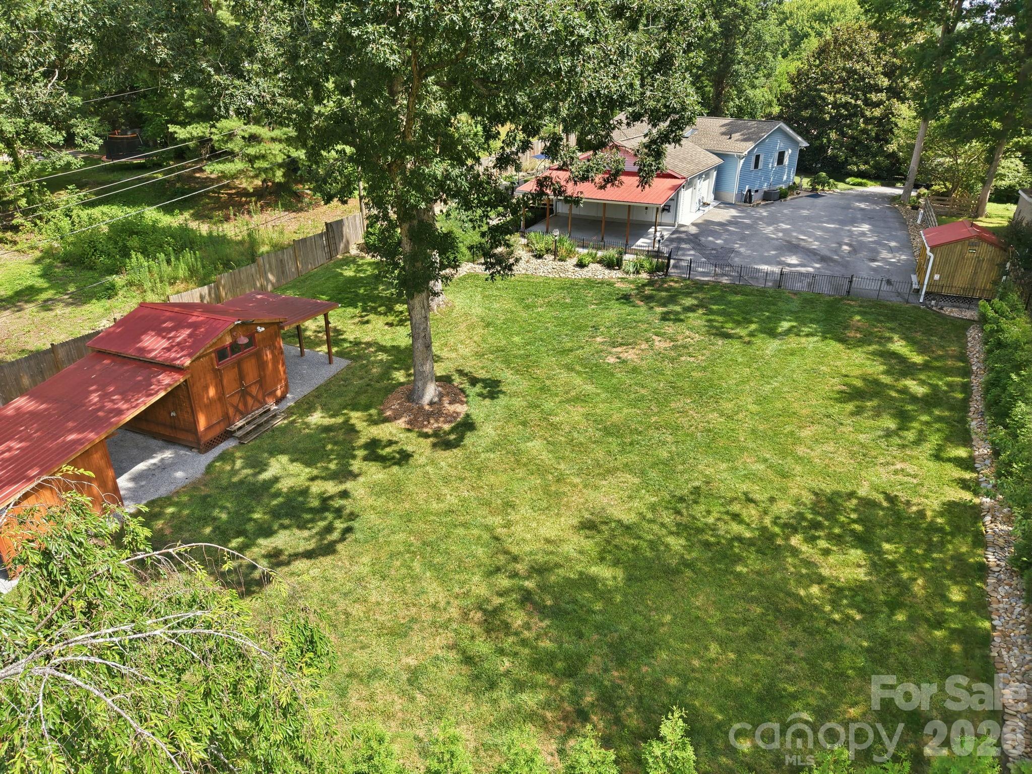 220 Bradshaw Avenue — Hendersonville