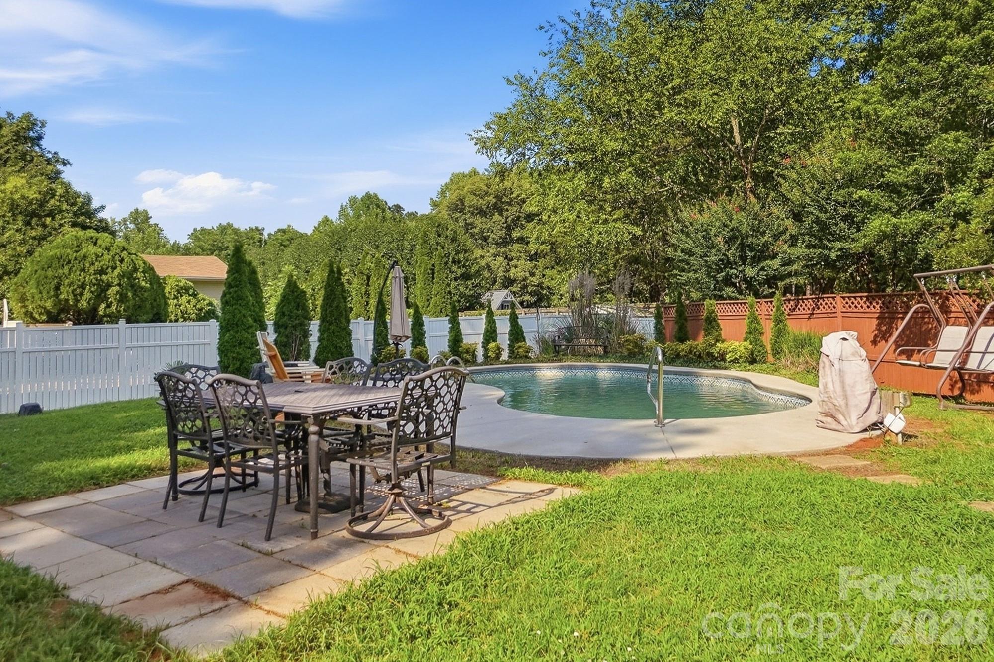 7206 Rock Island Road — Charlotte