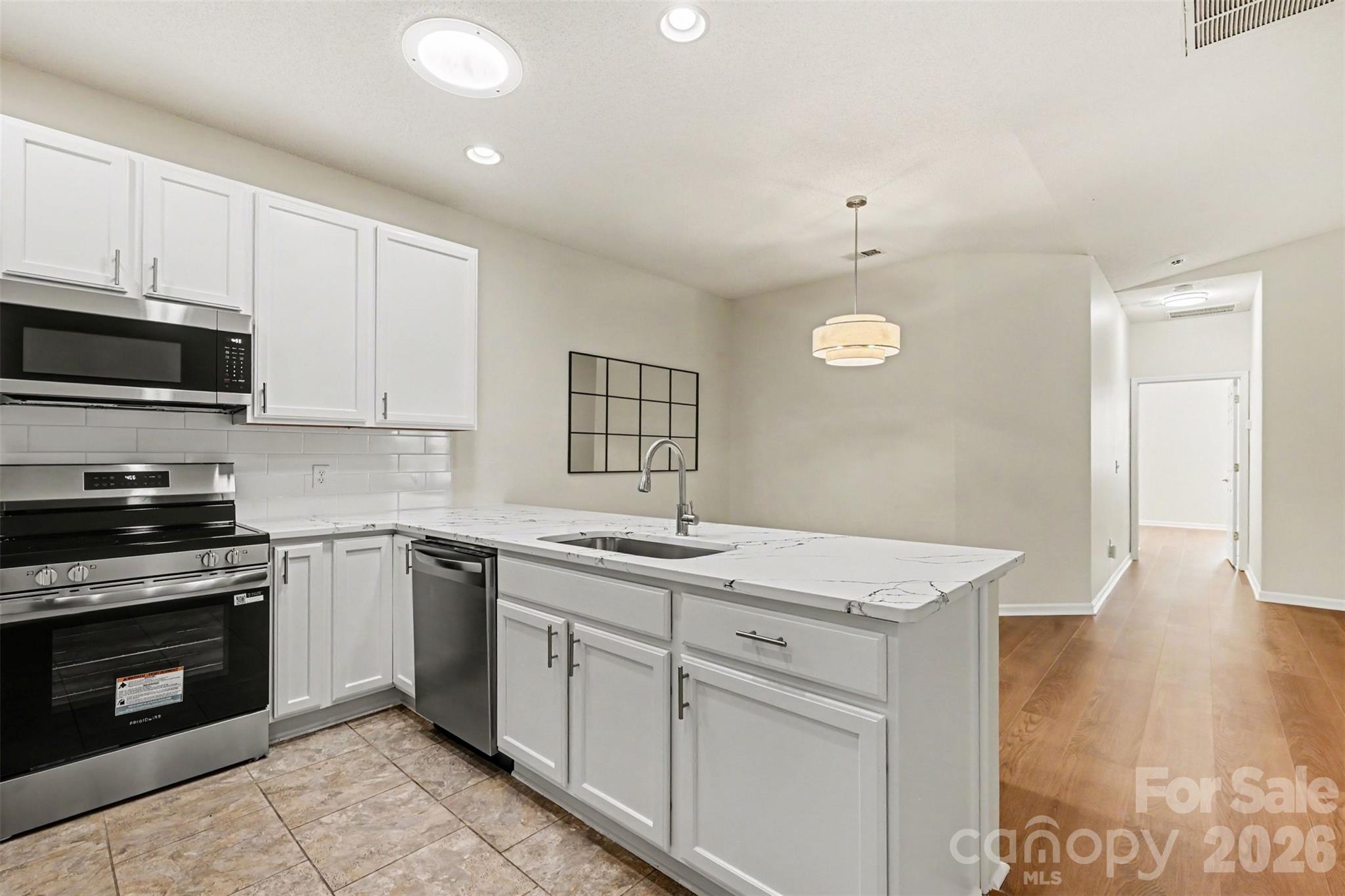 12114 Groth Court — Charlotte