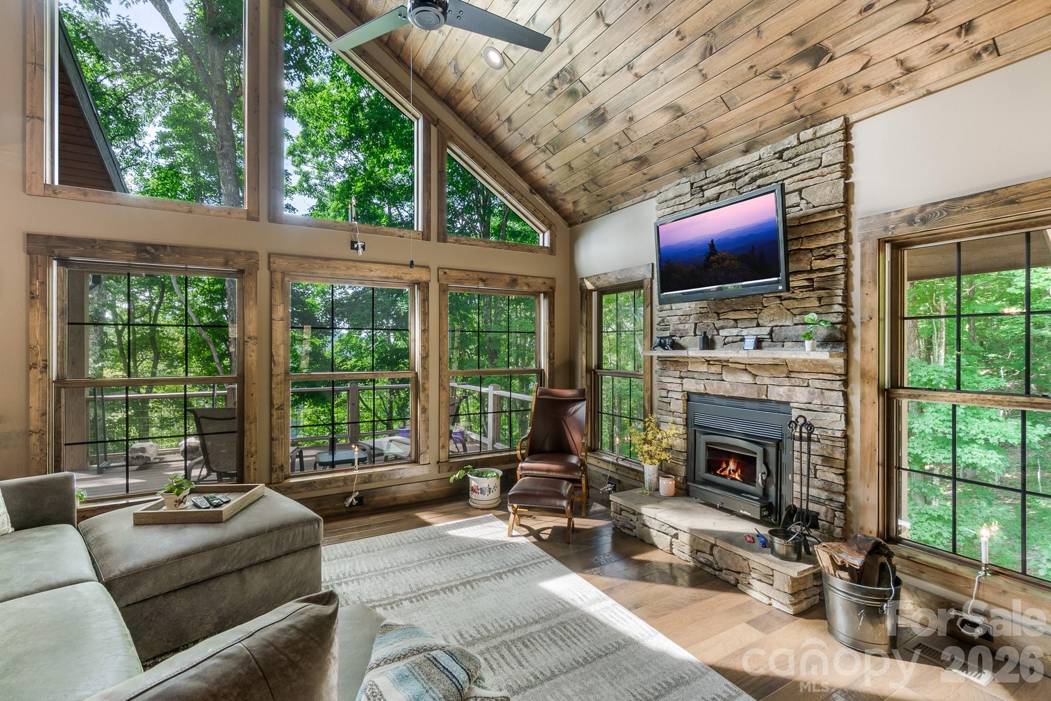 1009 Larkspur Trail — Banner Elk