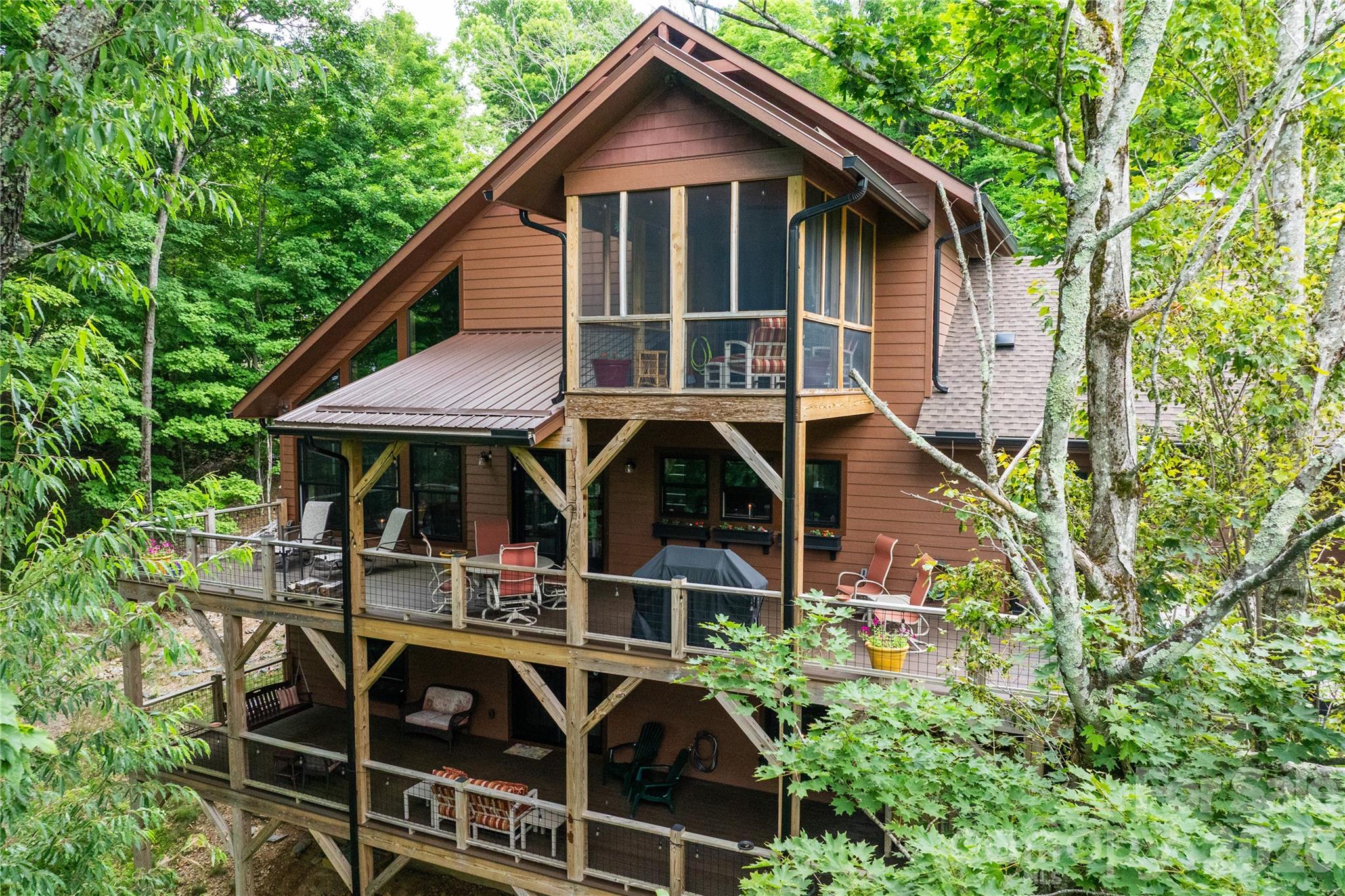 1009 Larkspur Trail — Banner Elk