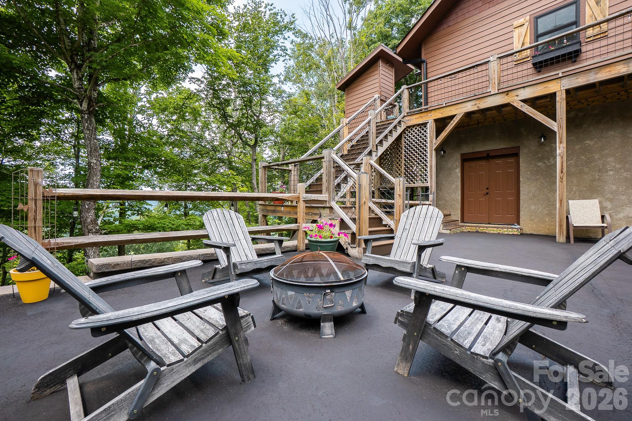1009 Larkspur Trail — Banner Elk