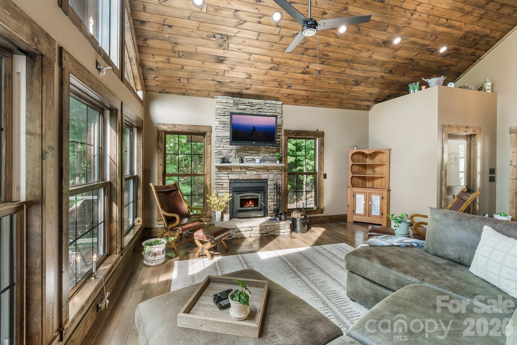 1009 Larkspur Trail — Banner Elk