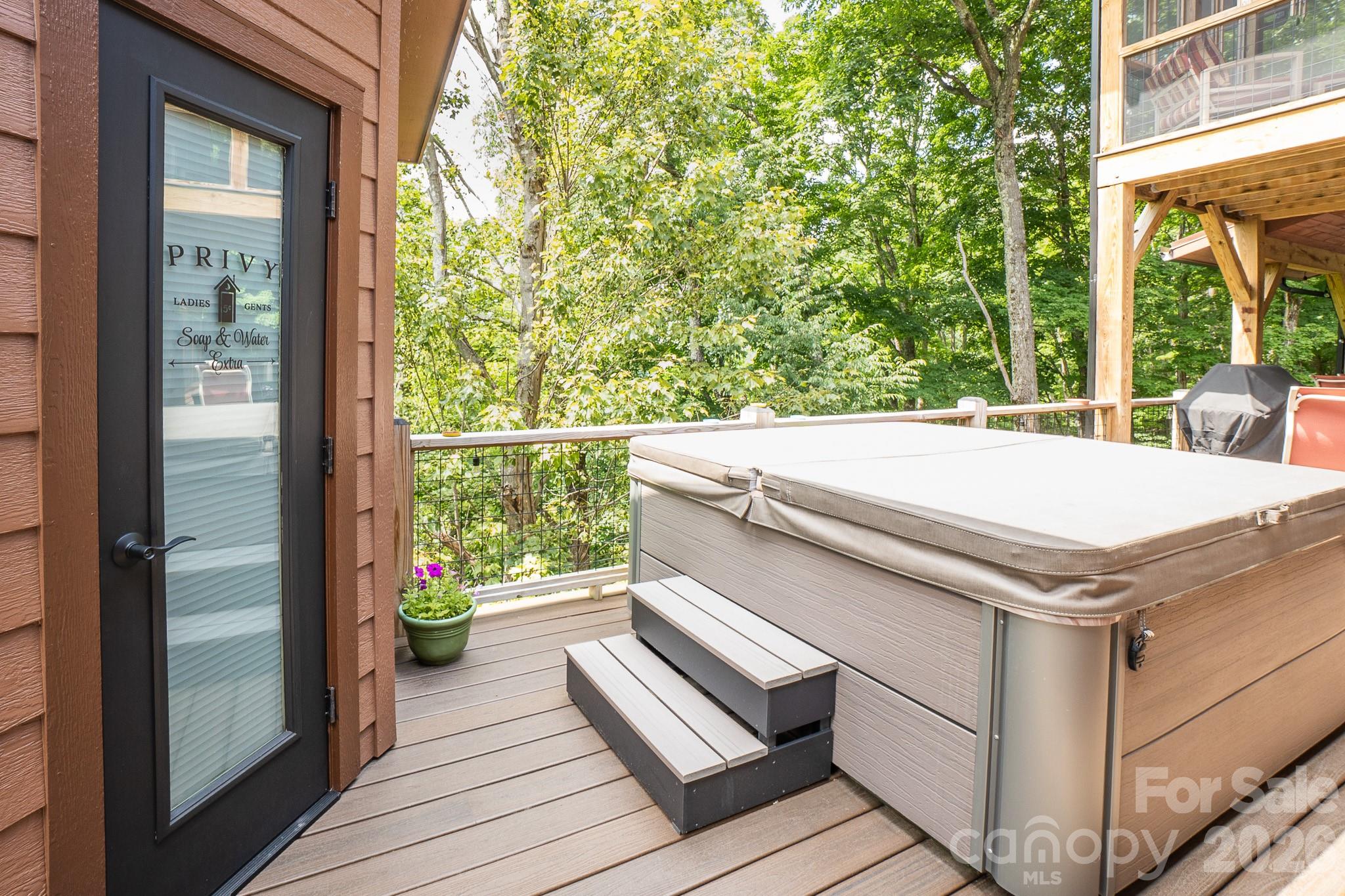 1009 Larkspur Trail — Banner Elk
