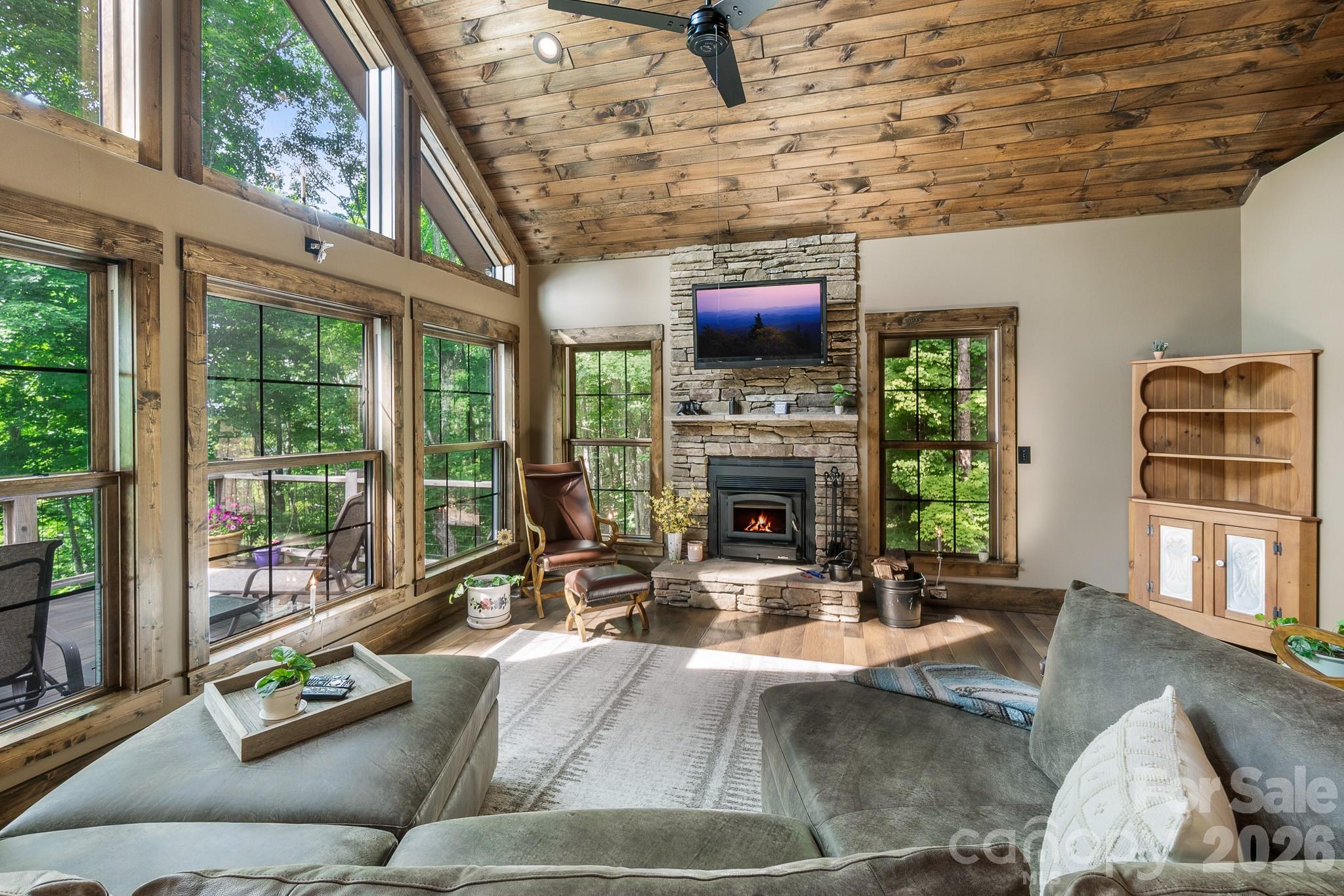 1009 Larkspur Trail — Banner Elk