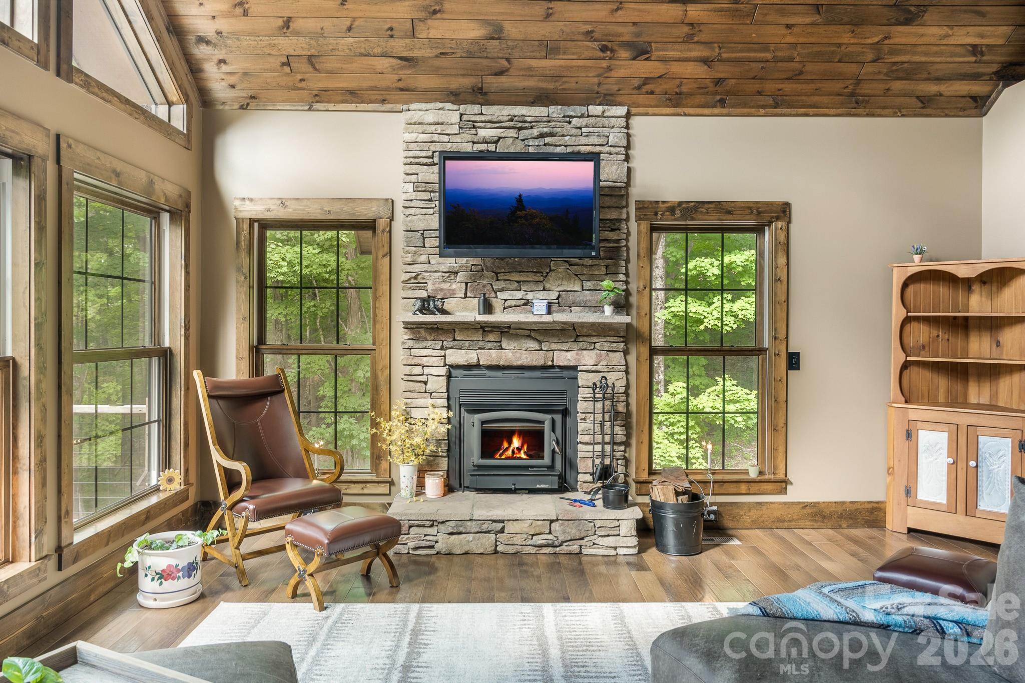 1009 Larkspur Trail — Banner Elk