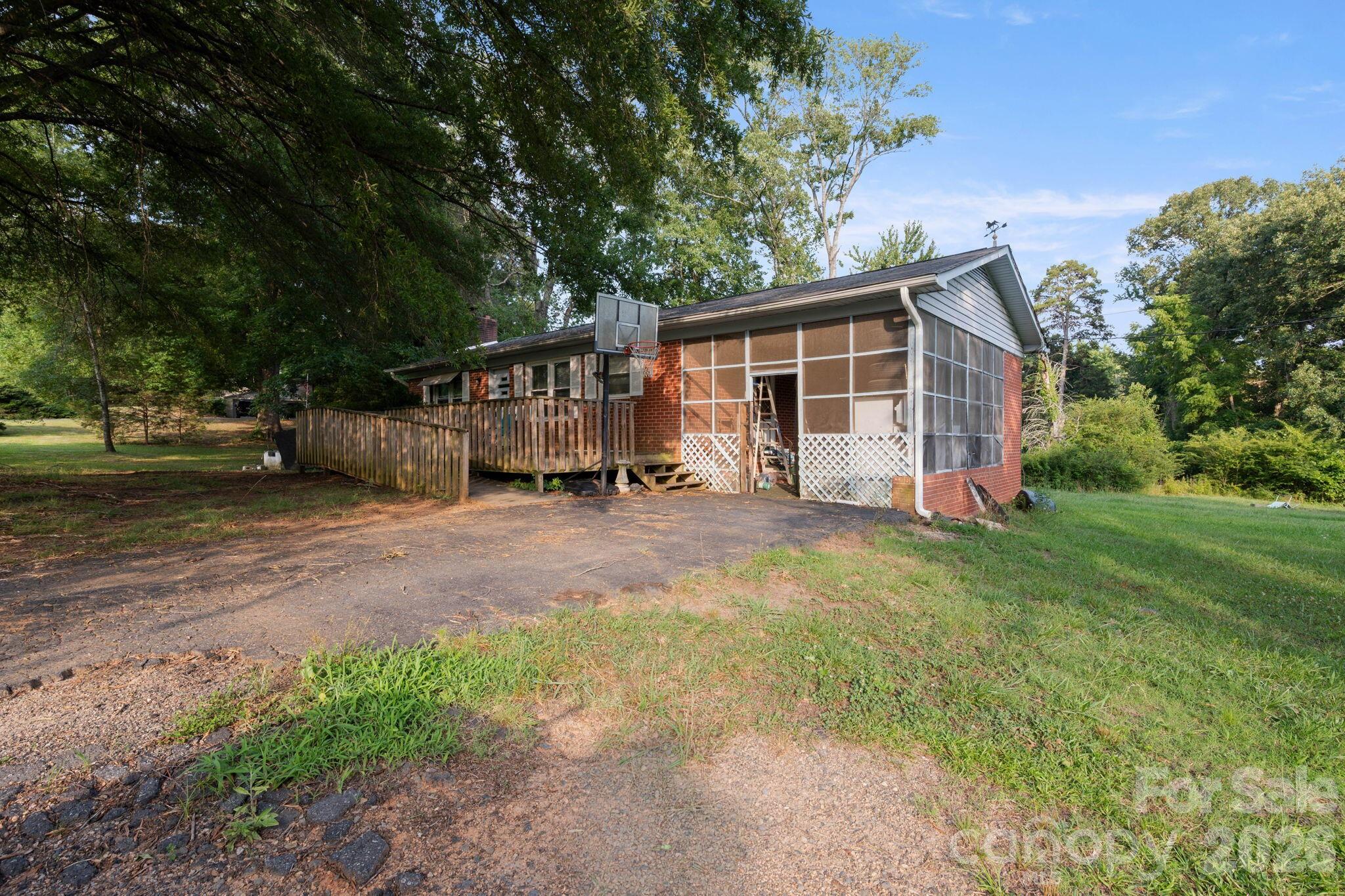 389 Midway Lake Road — Mooresville