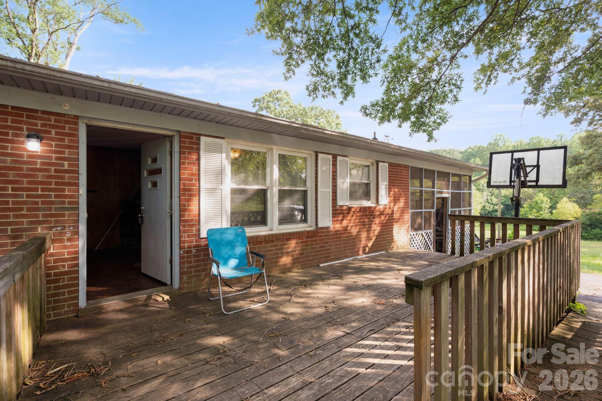 389 Midway Lake Road — Mooresville