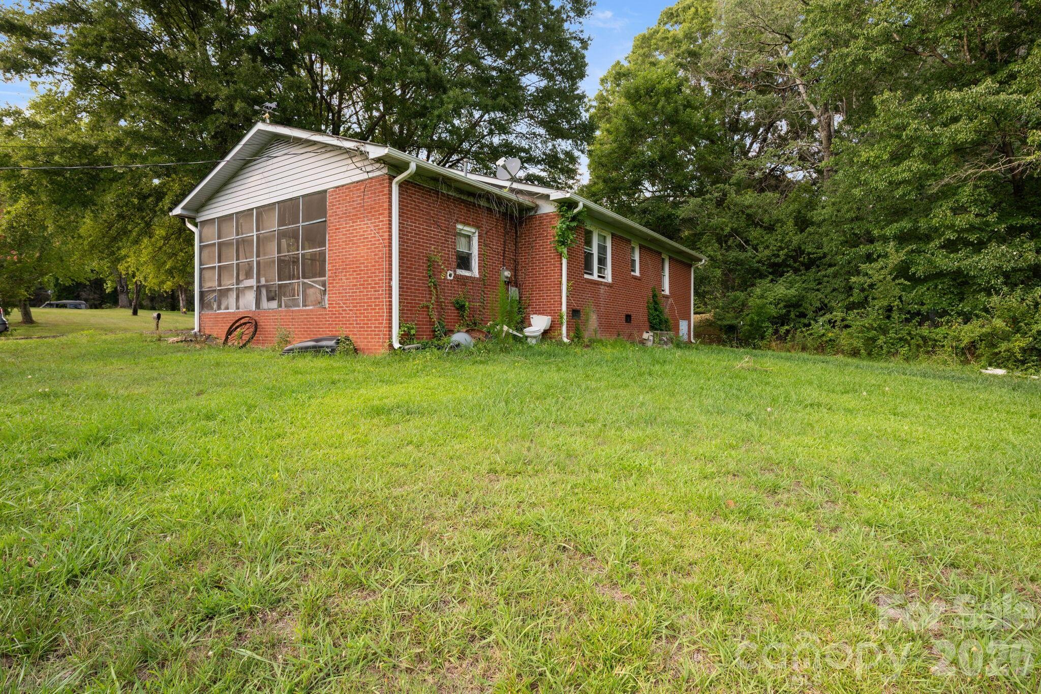 389 Midway Lake Road — Mooresville