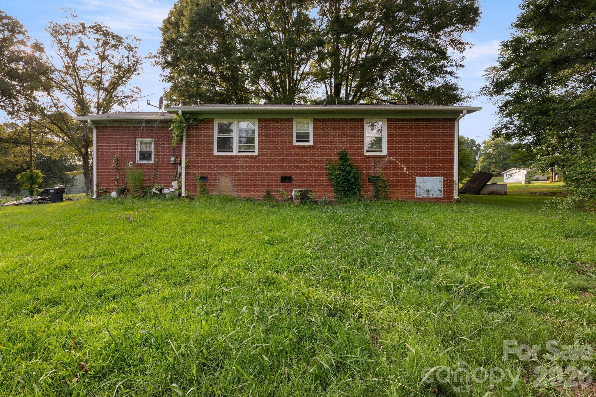 389 Midway Lake Road — Mooresville