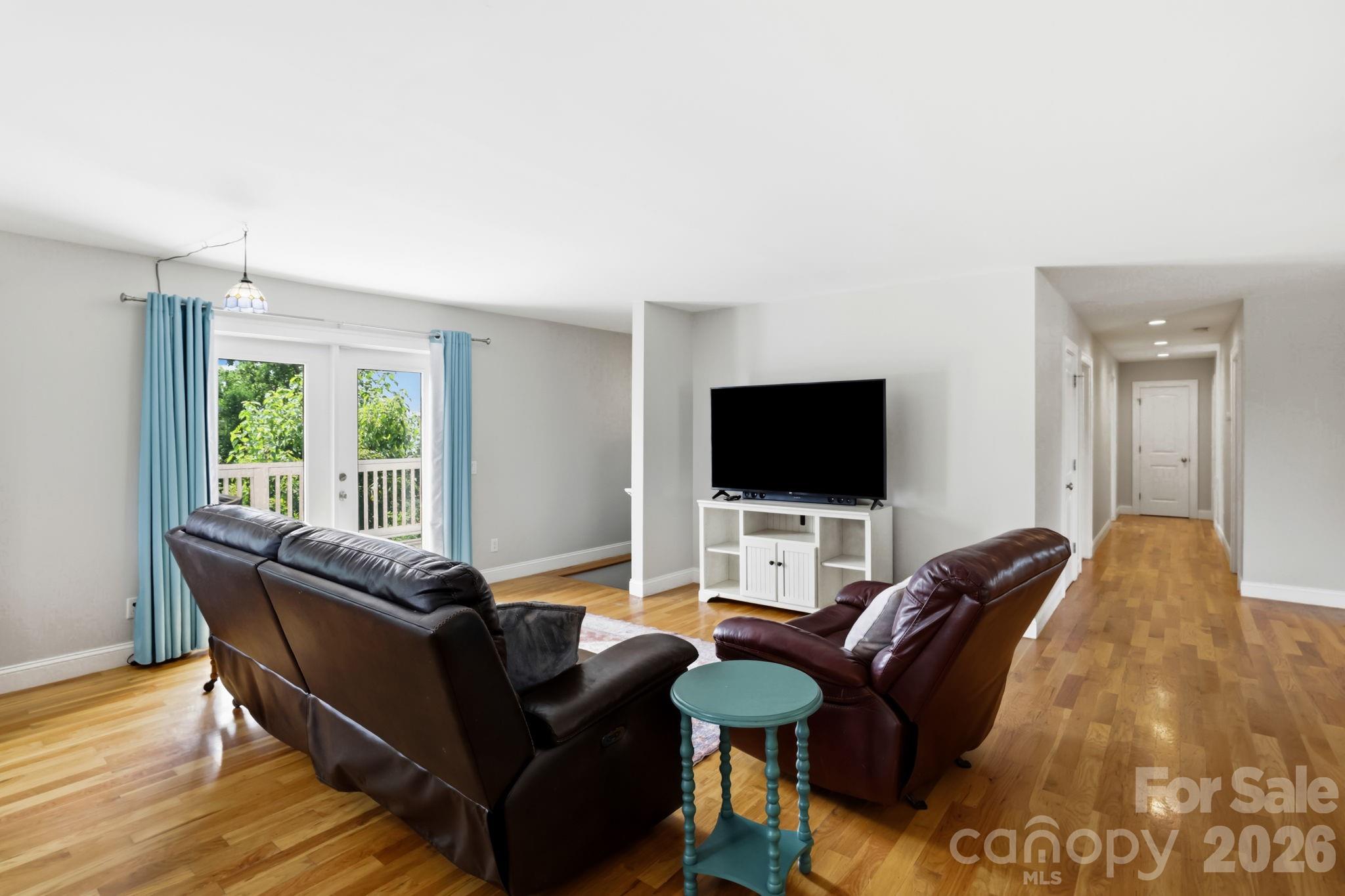 26 Crestwood Drive — Arden