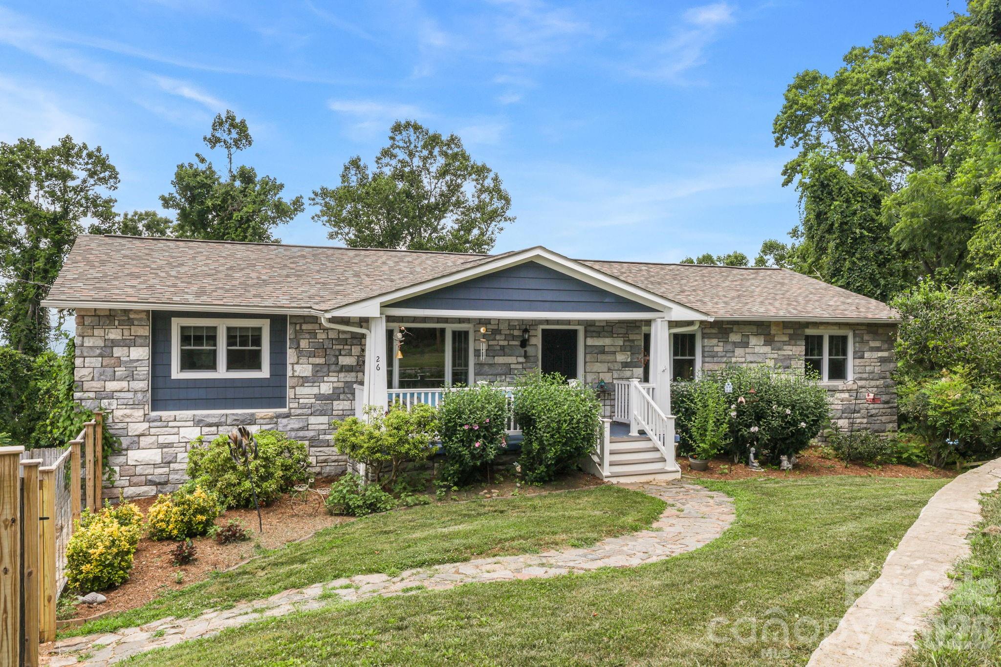 26 Crestwood Drive — Arden