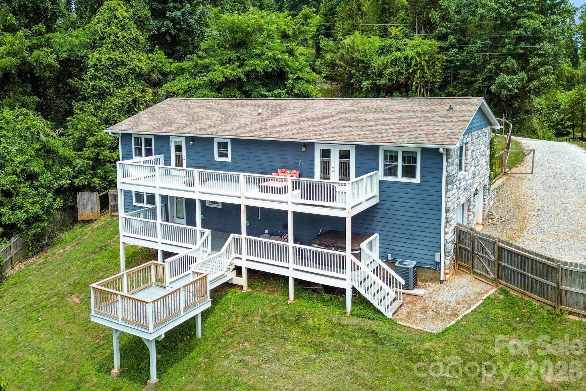 26 Crestwood Drive — Arden