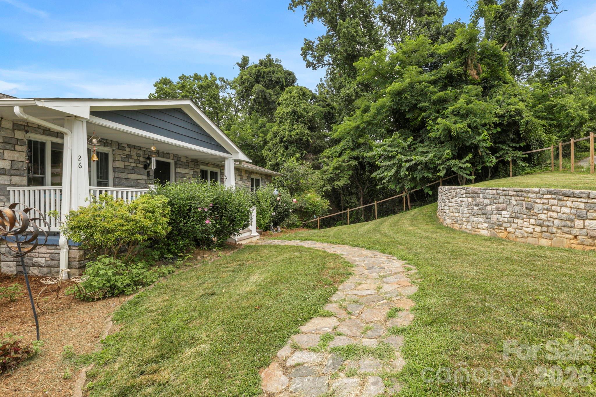 26 Crestwood Drive — Arden