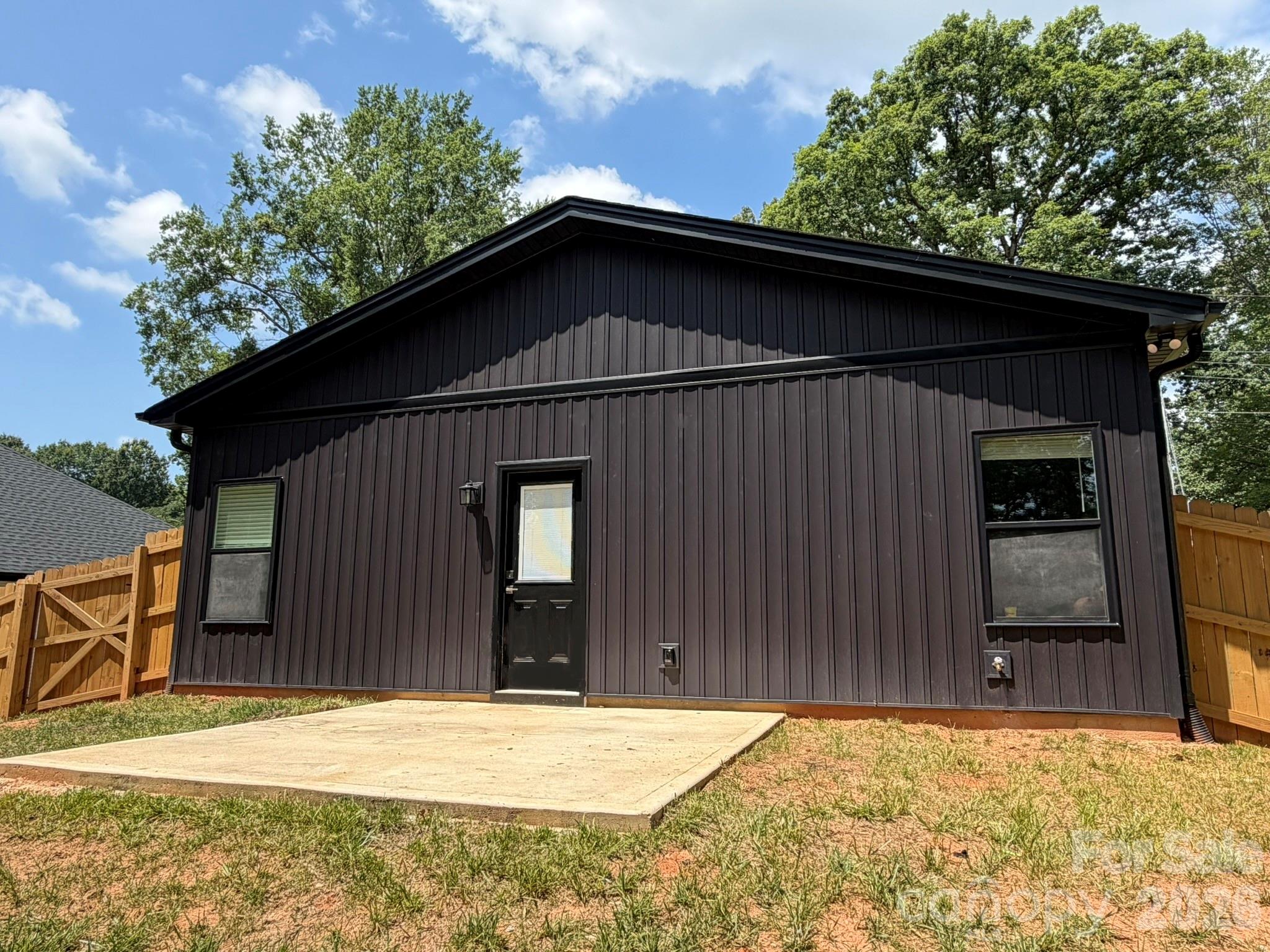 412 N Peterson Street — Stanley