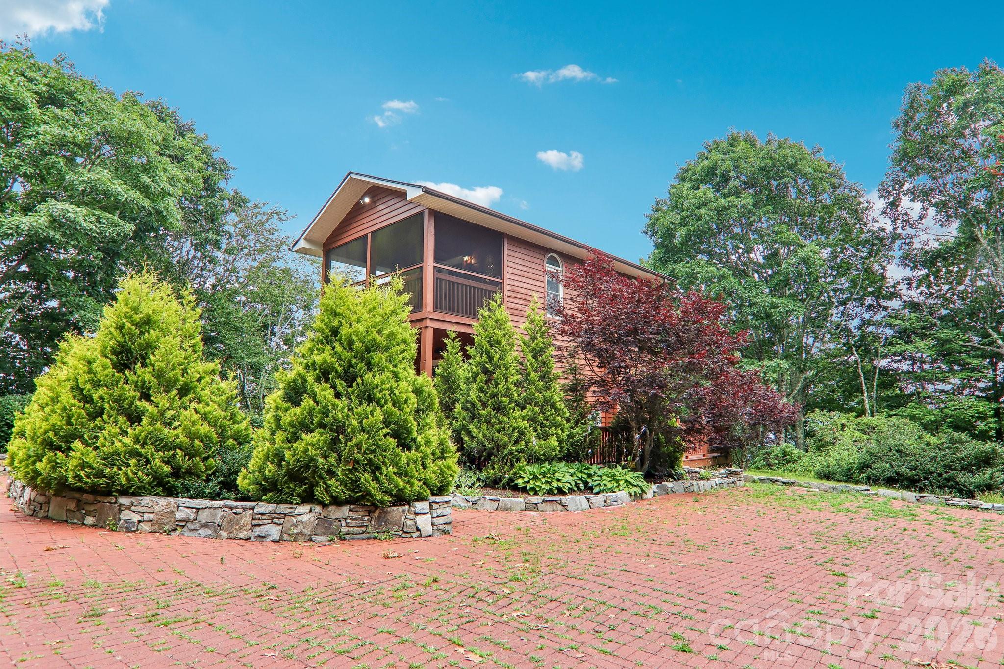 156 Simpson Lane — Maggie Valley