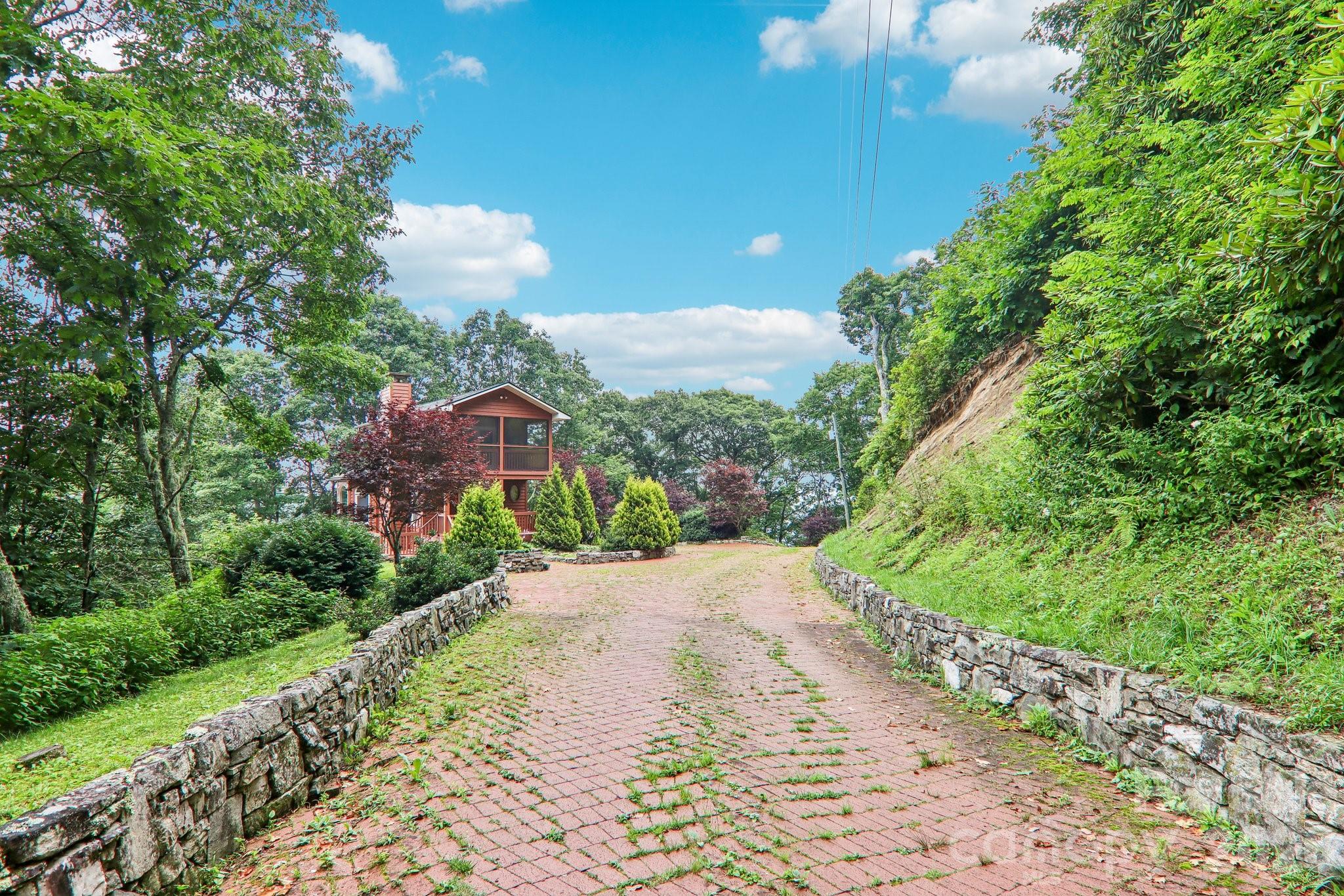 156 Simpson Lane — Maggie Valley