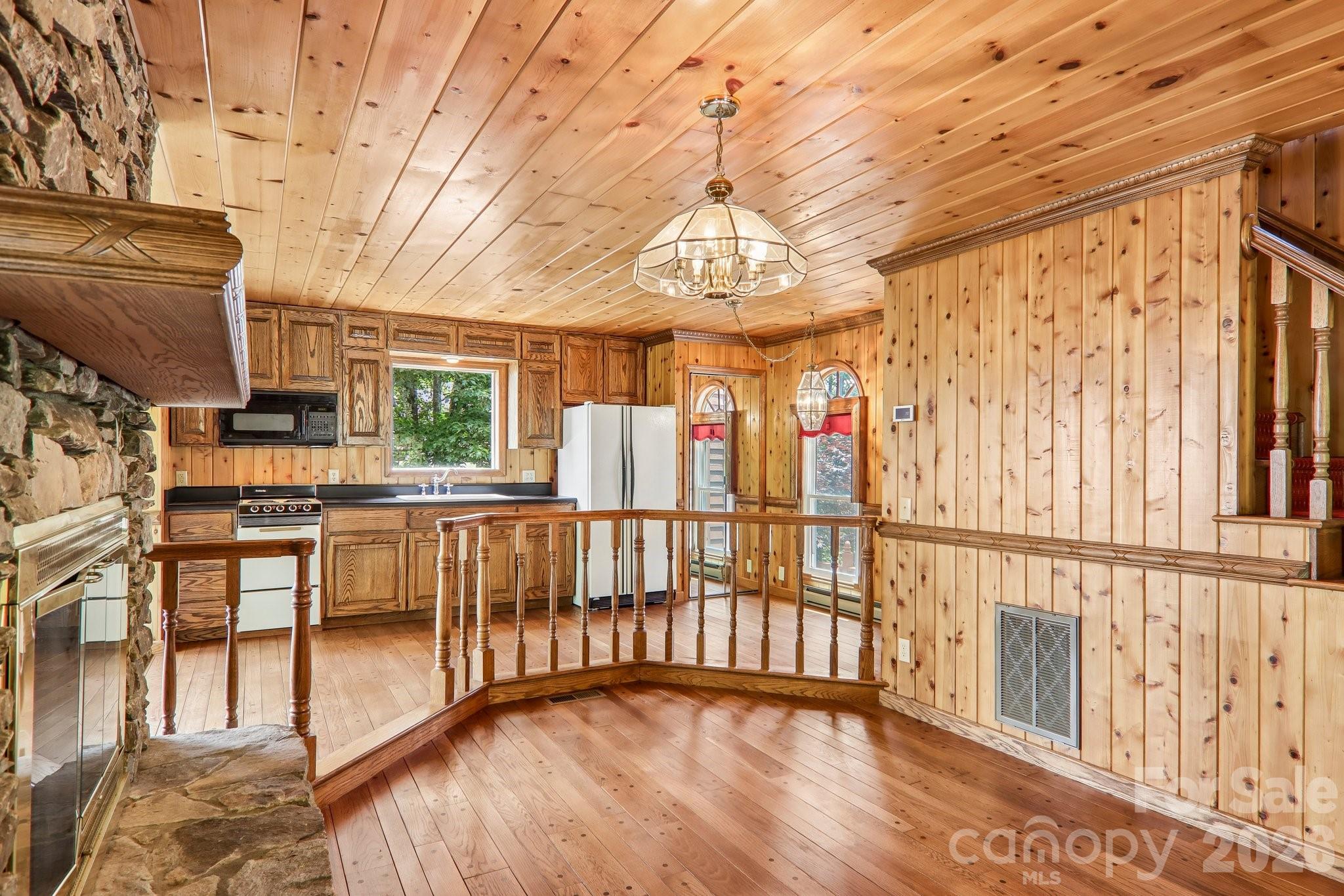 156 Simpson Lane — Maggie Valley