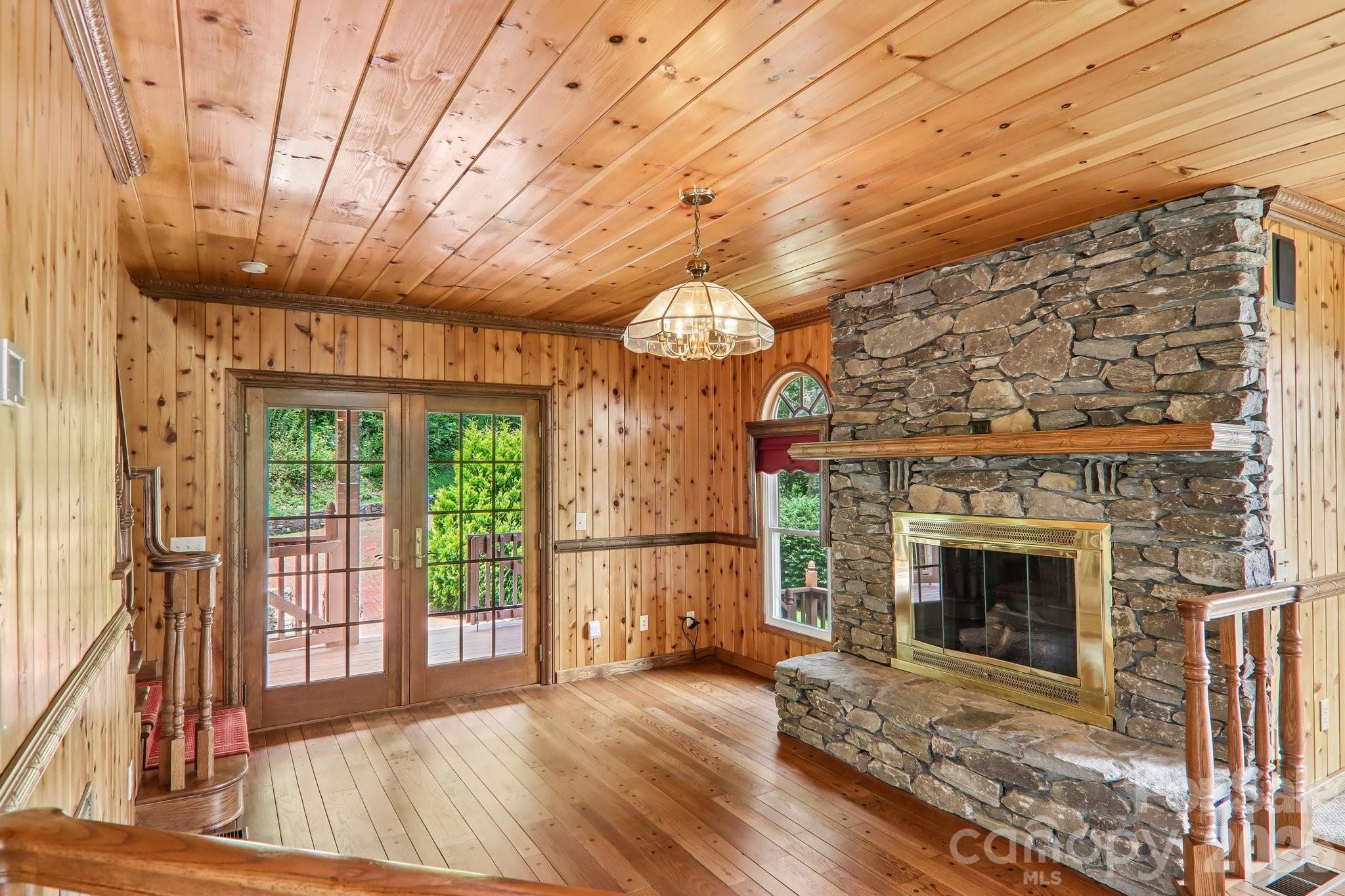 156 Simpson Lane — Maggie Valley