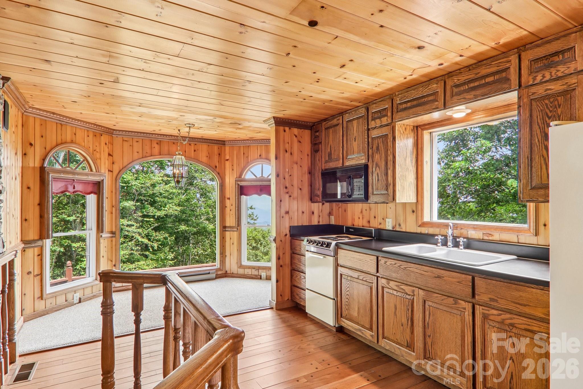 156 Simpson Lane — Maggie Valley