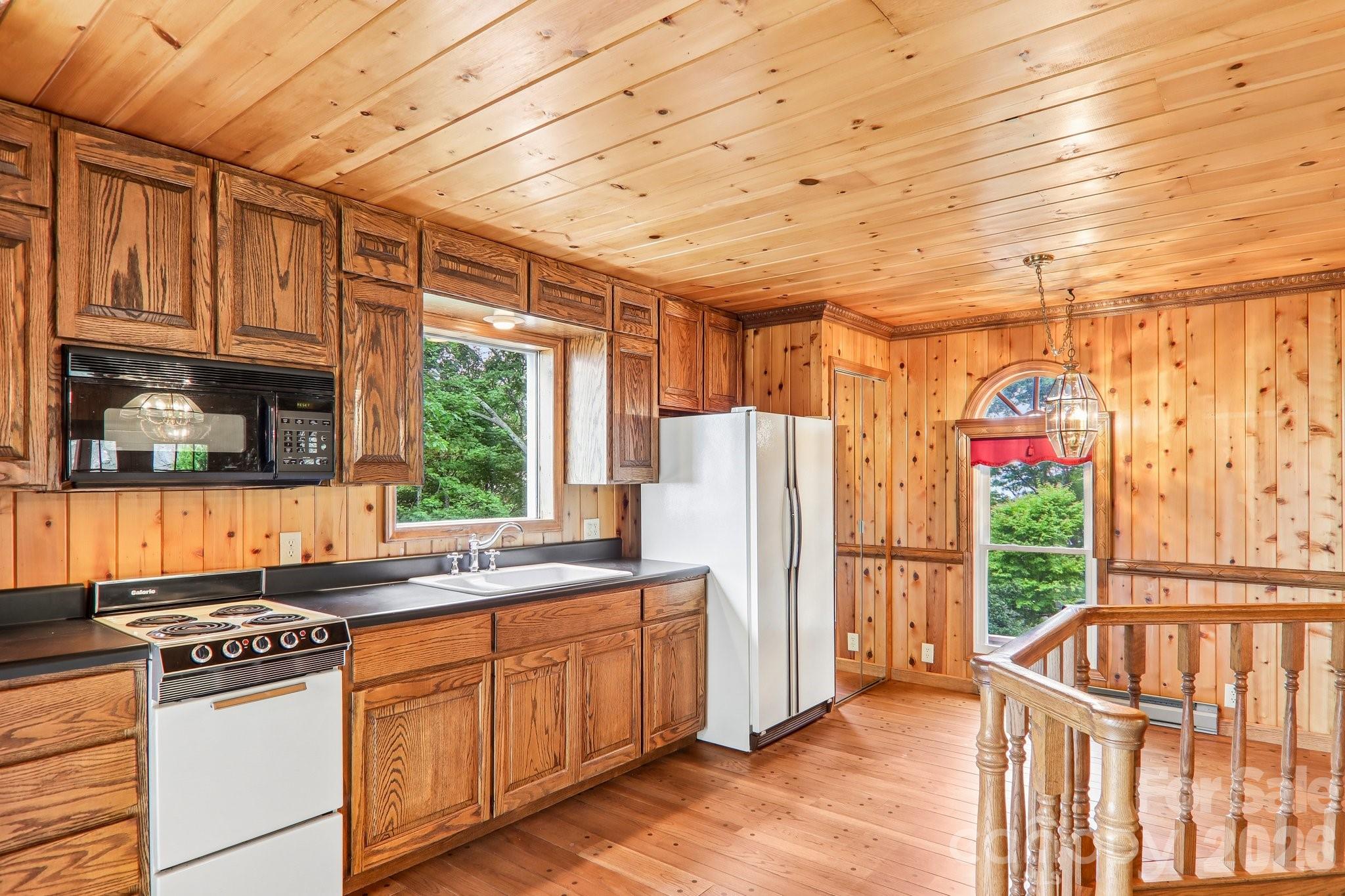 156 Simpson Lane — Maggie Valley