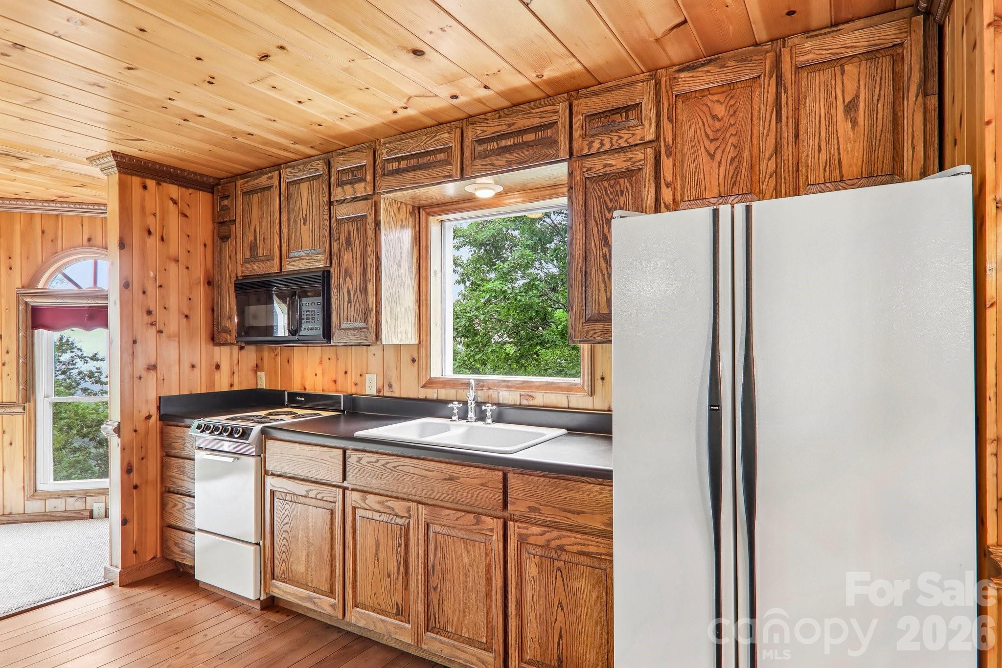 156 Simpson Lane — Maggie Valley