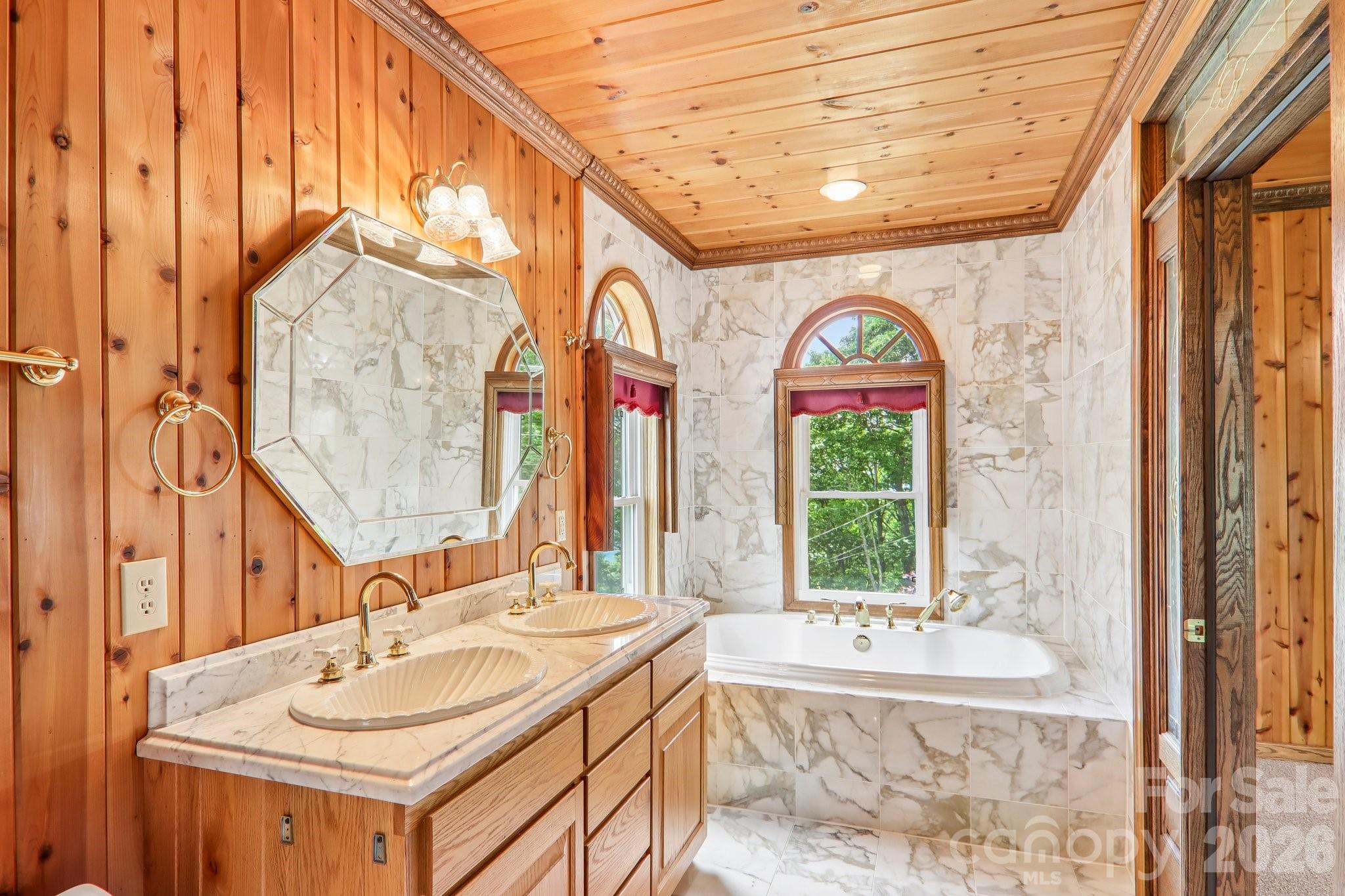 156 Simpson Lane — Maggie Valley